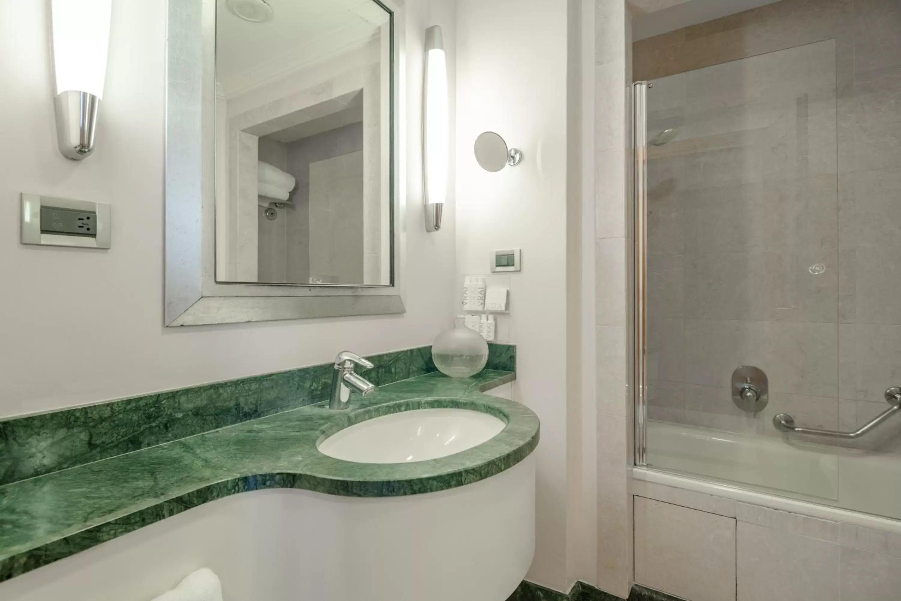 Toilet, Bathroom in Hotel Capo d´África – Colosseo