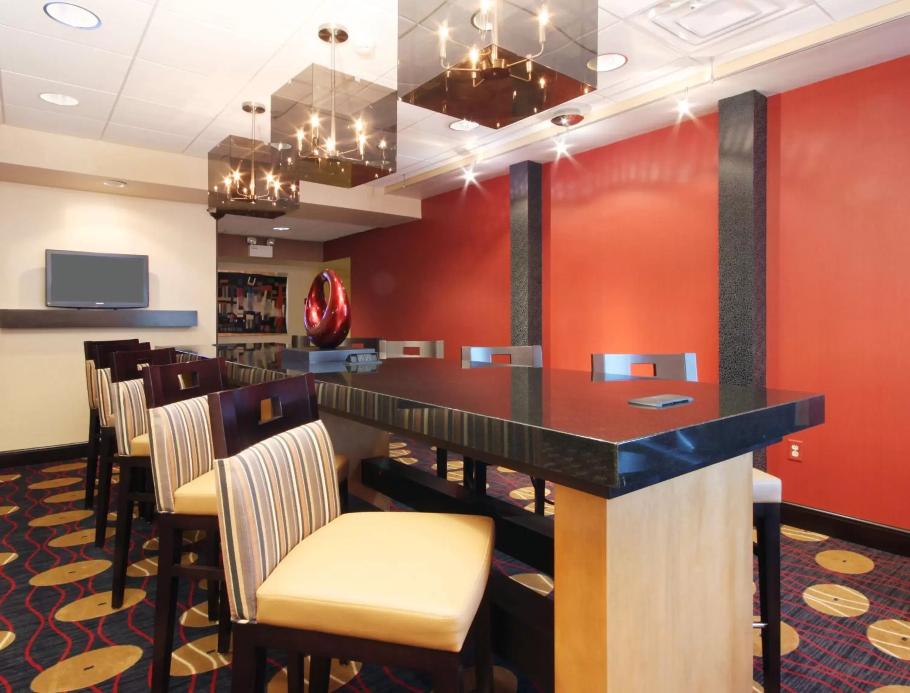 Lobby or reception, Lounge/Bar in Hampton Inn Champaign/Urbana