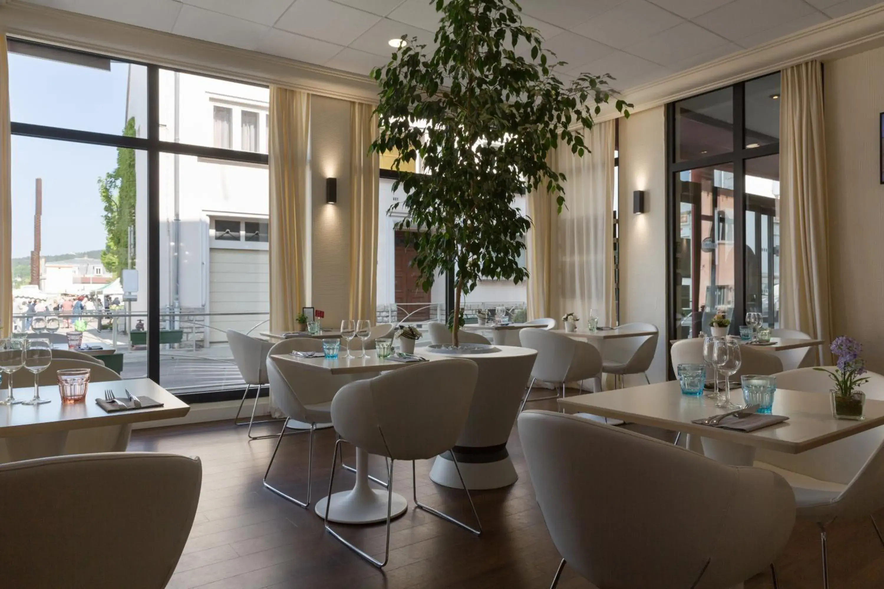 Restaurant/Places to Eat in Hotel Central Parc Oyonnax