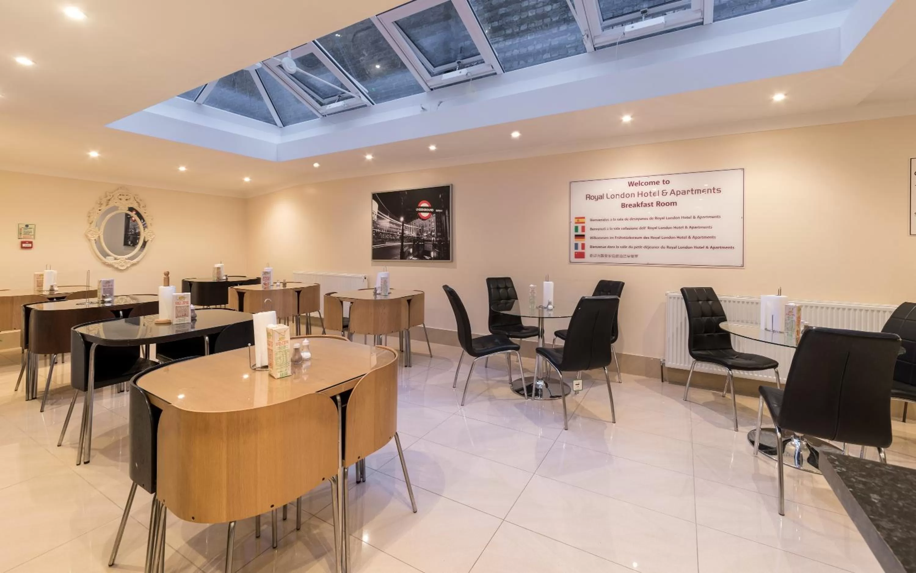 Restaurant/Places to Eat in Royal London Hotel By Saba