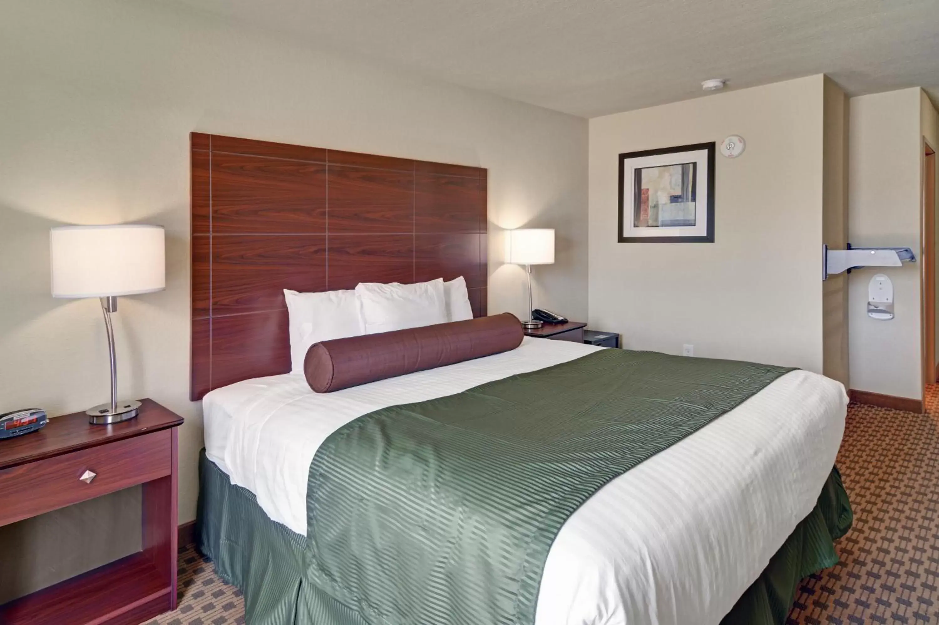 Bed in Cobblestone Inn & Suites - Big Lake