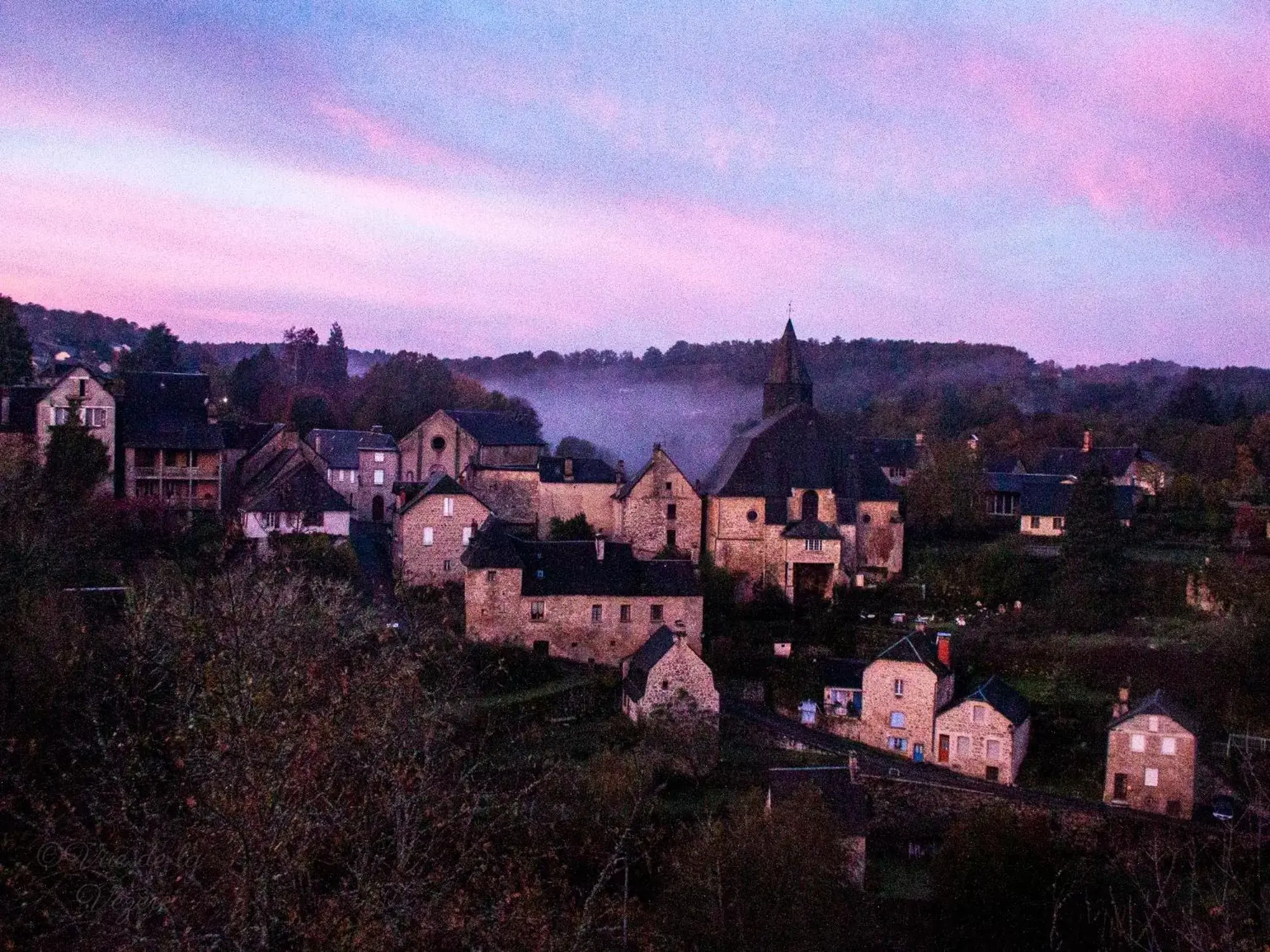 Neighbourhood, Neighborhood in Vue sur la Vezere