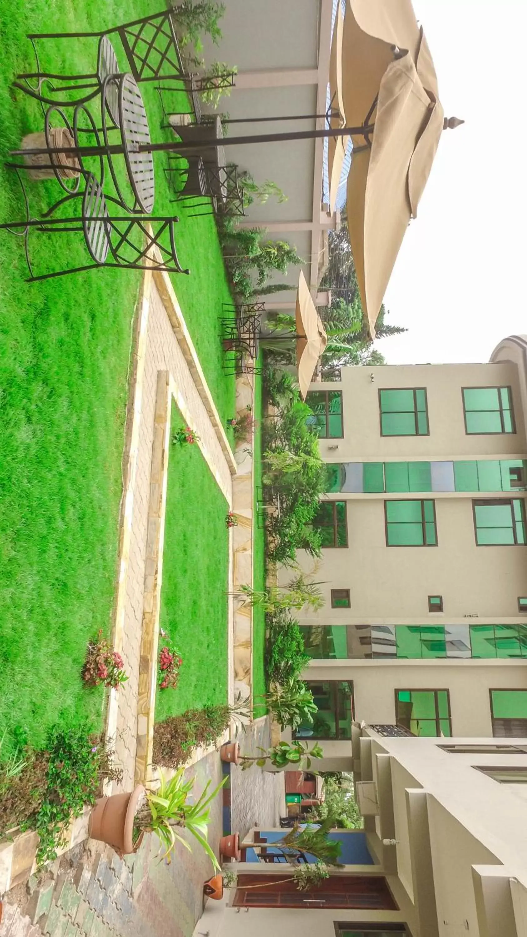 Garden, Pool View in Green Mountain Hotel