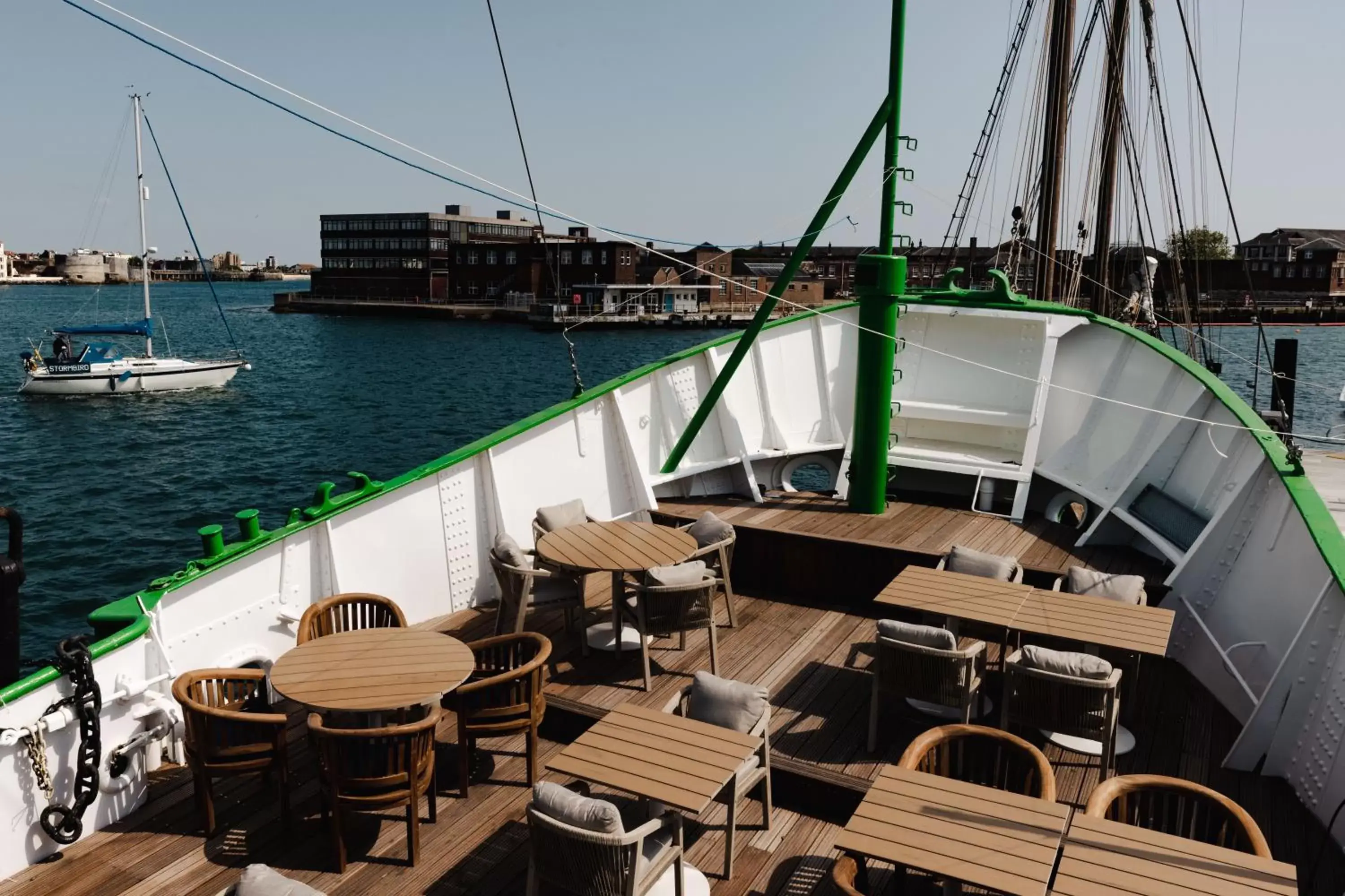 Restaurant/places to eat in Rooms at Haslar Marina