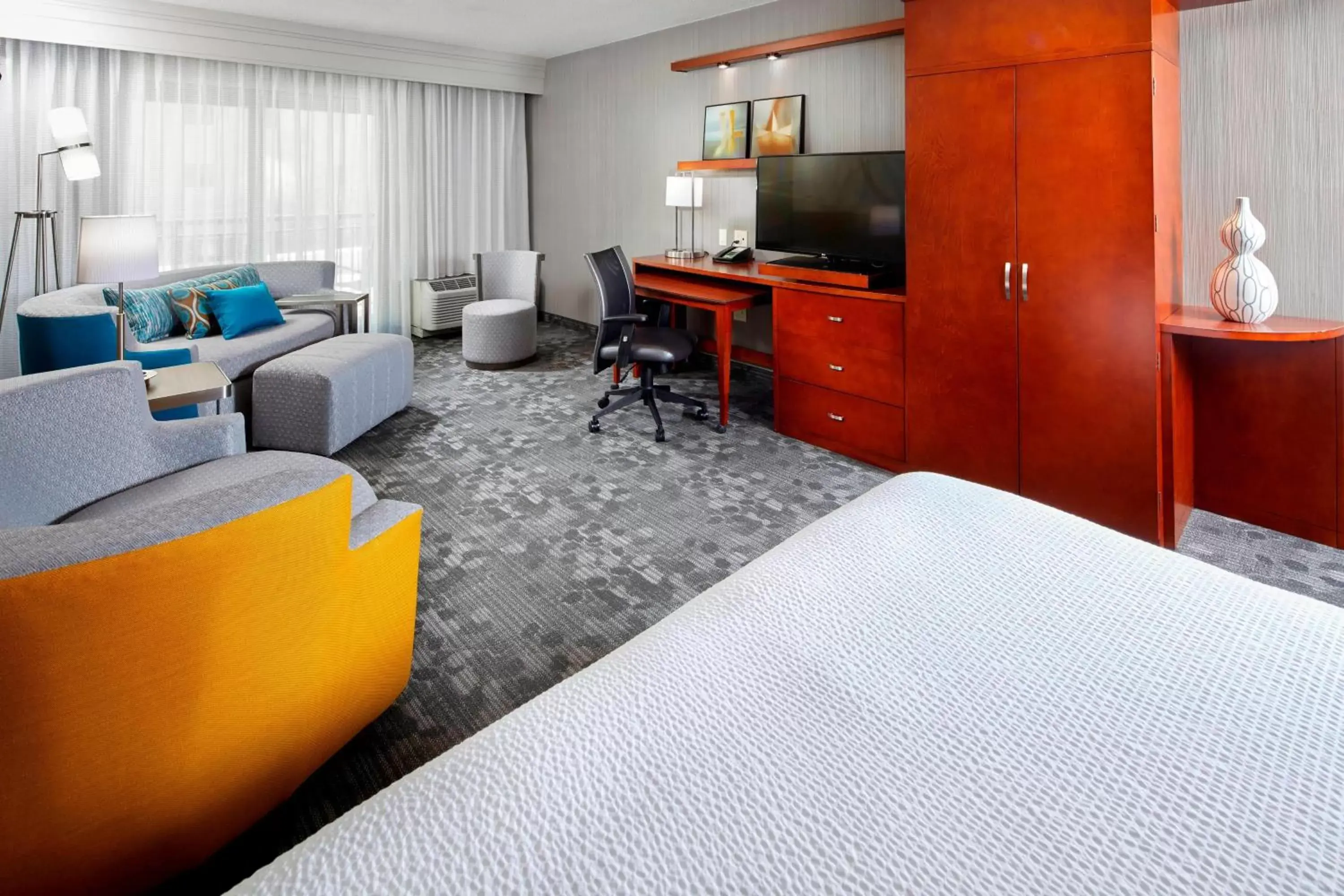 Photo of the whole room, TV/Entertainment Center in Courtyard by Marriott San Antonio Six Flags at The RIM