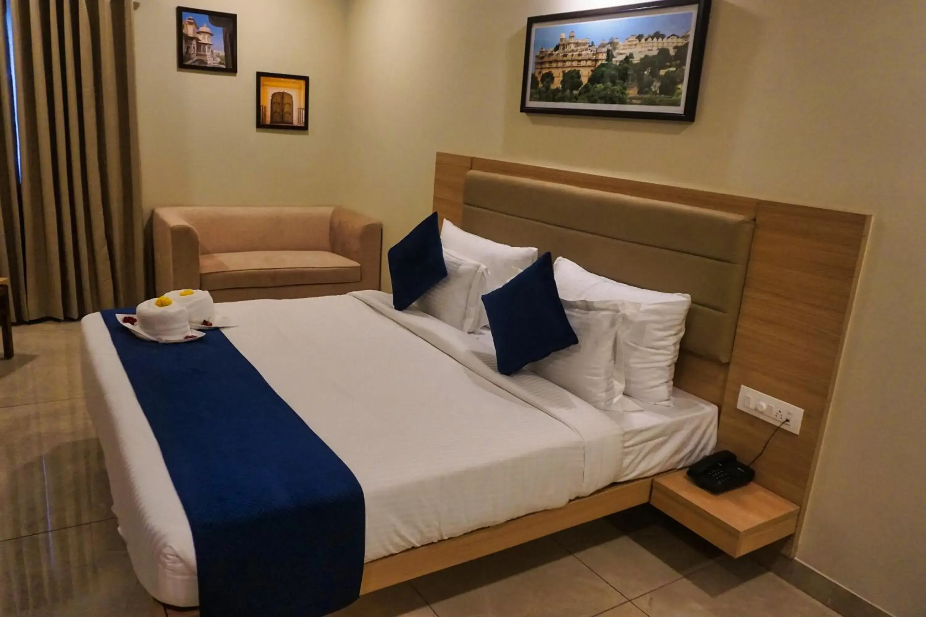 Bed in Clarks Inn Express Udaipur