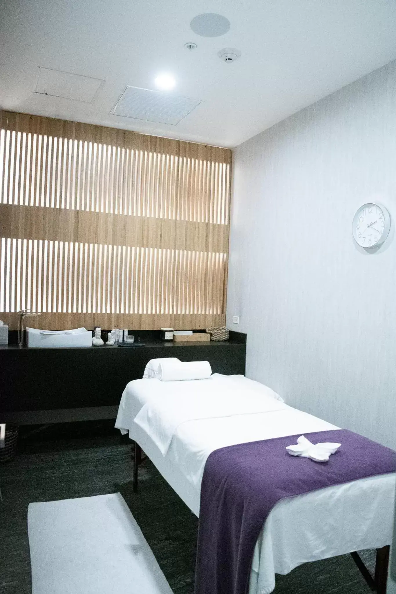 Massage, Bed in QUARTZ HOTEL & SPA