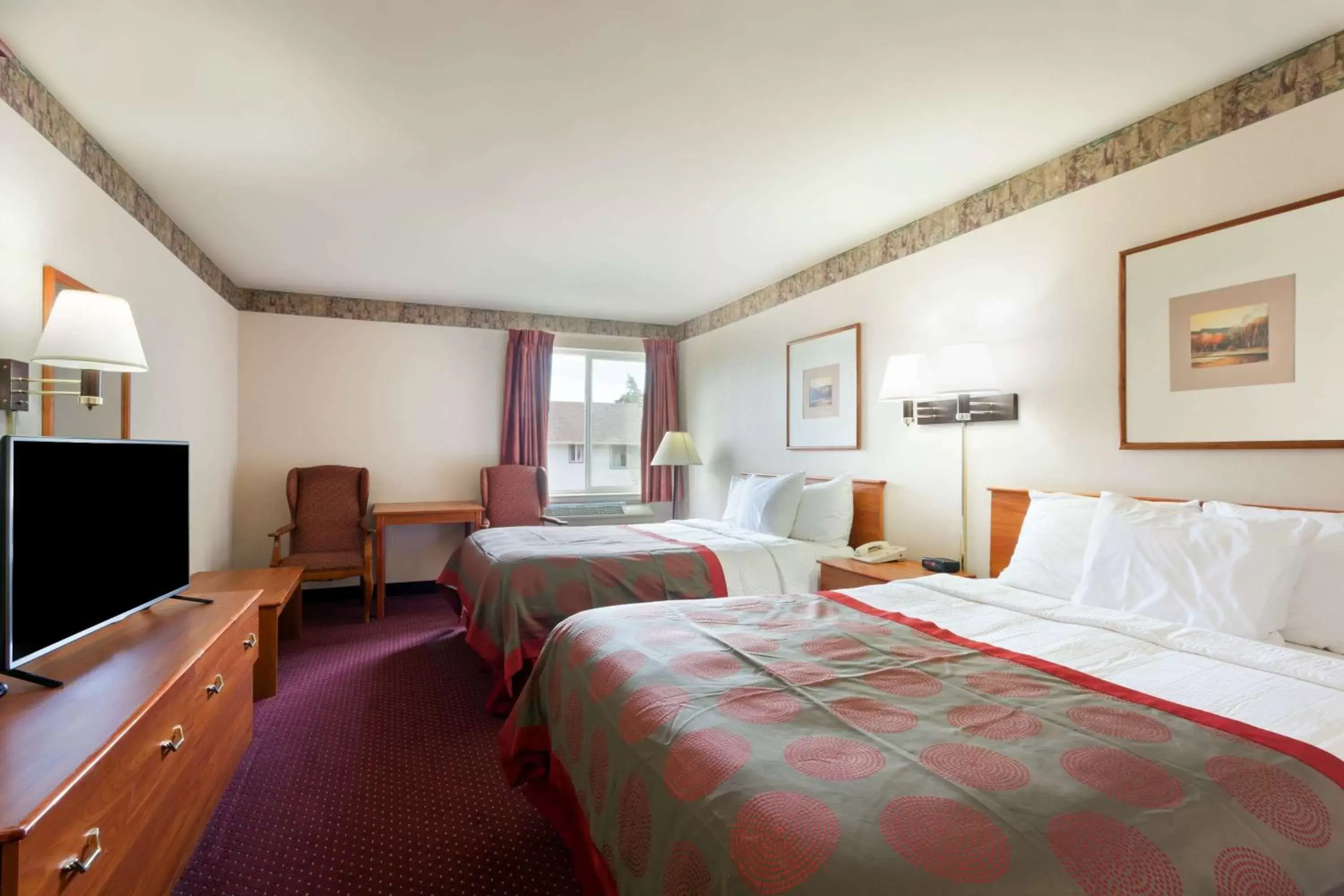 Photo of the whole room, Bed in Ramada by Wyndham SeaTac Airport North Photo of the whole room, Bed in Ramada by Wyndham SeaTac Airport North