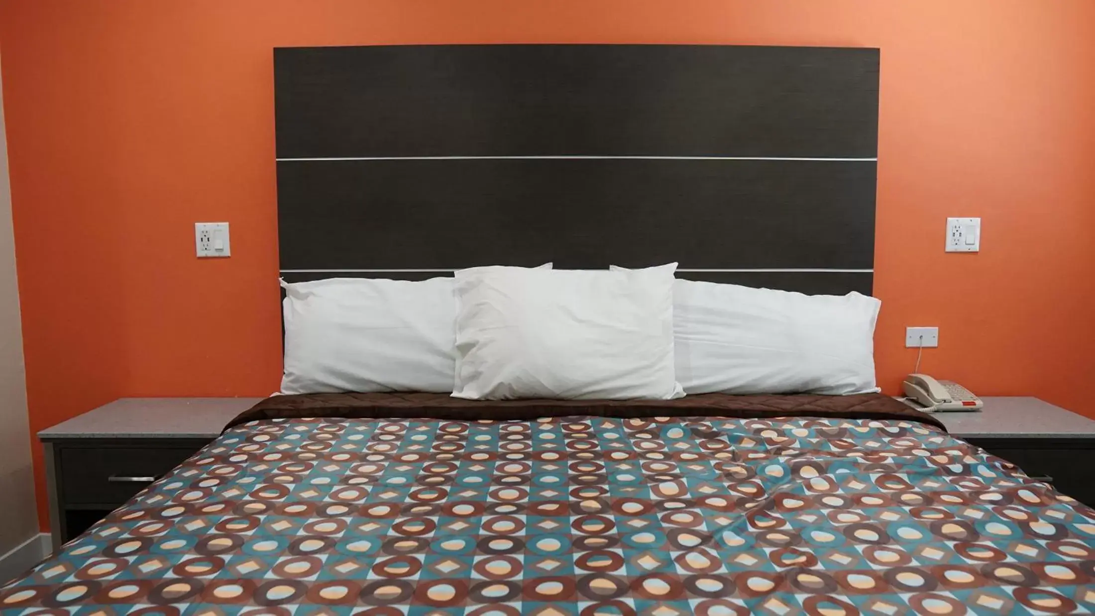 Bed in Sea Breeze Inn - LAX Airport, Los Angeles