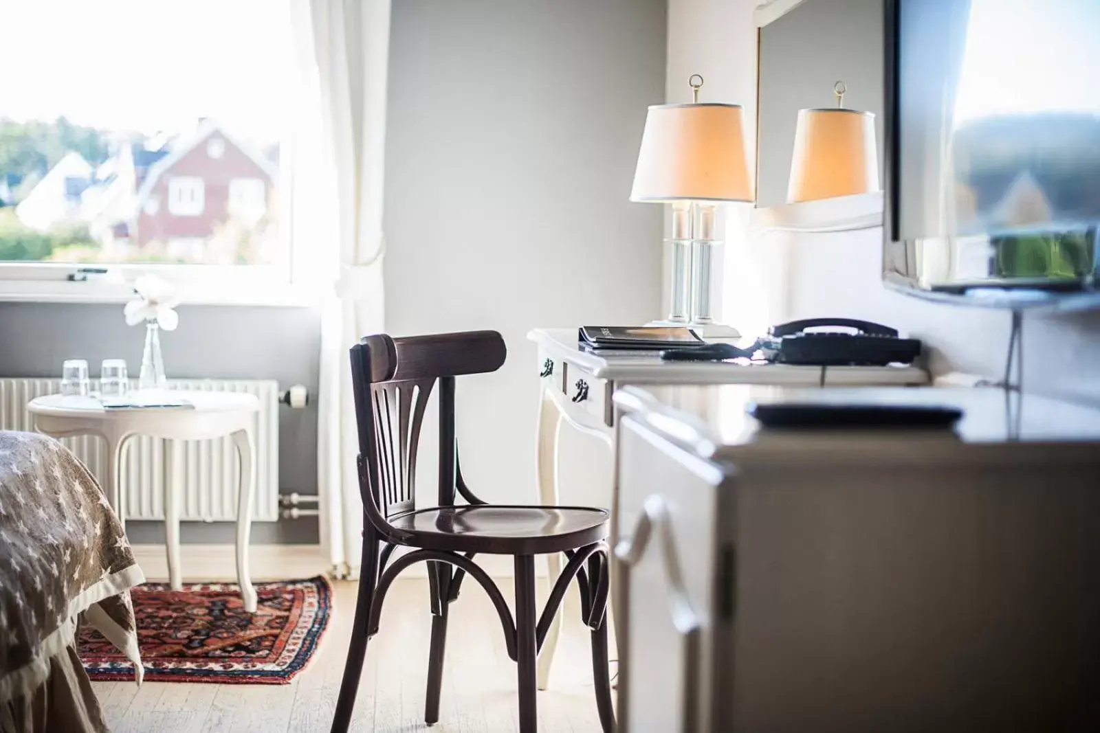 Seating area, Kitchen/Kitchenette in First Hotel Olofström