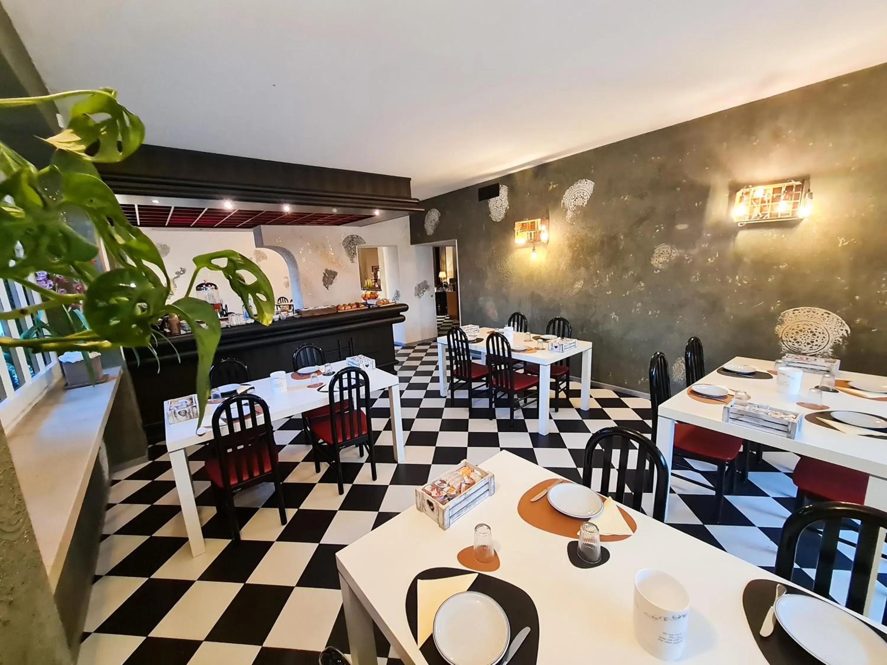 Restaurant/Places to Eat in Hotel Meublè Tenesi