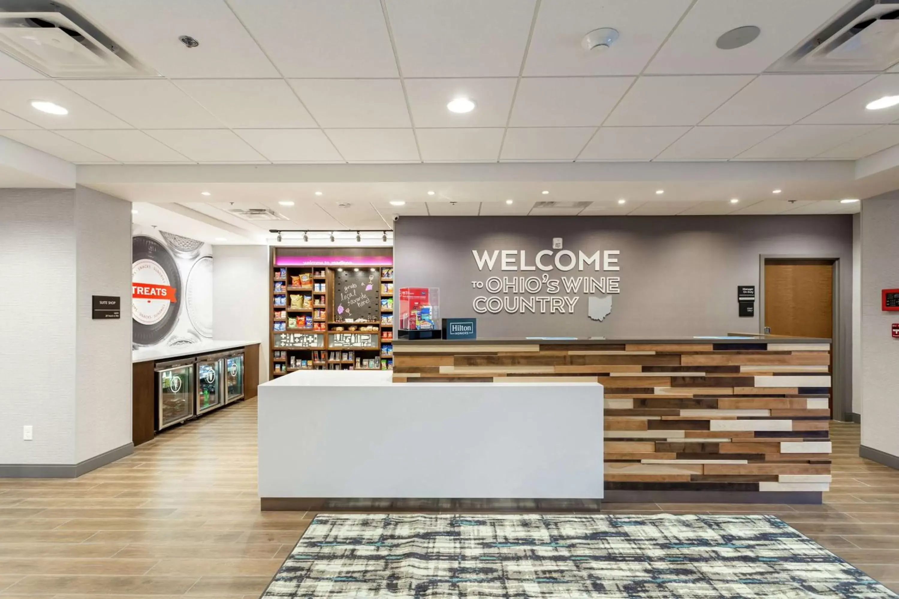 Lobby or reception in Hampton Inn Madison, OH