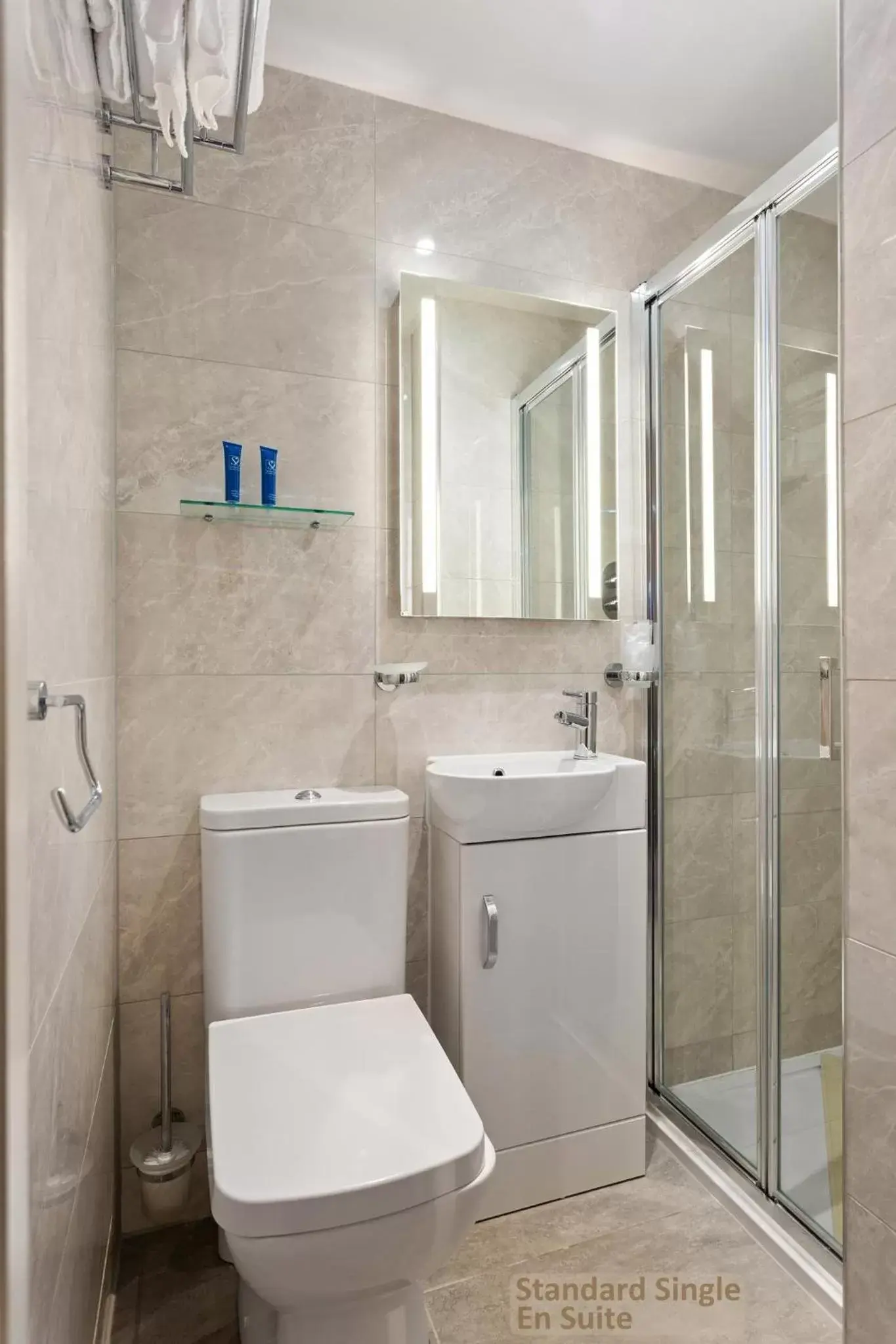 Shower, Bathroom in Gardiner Lodge