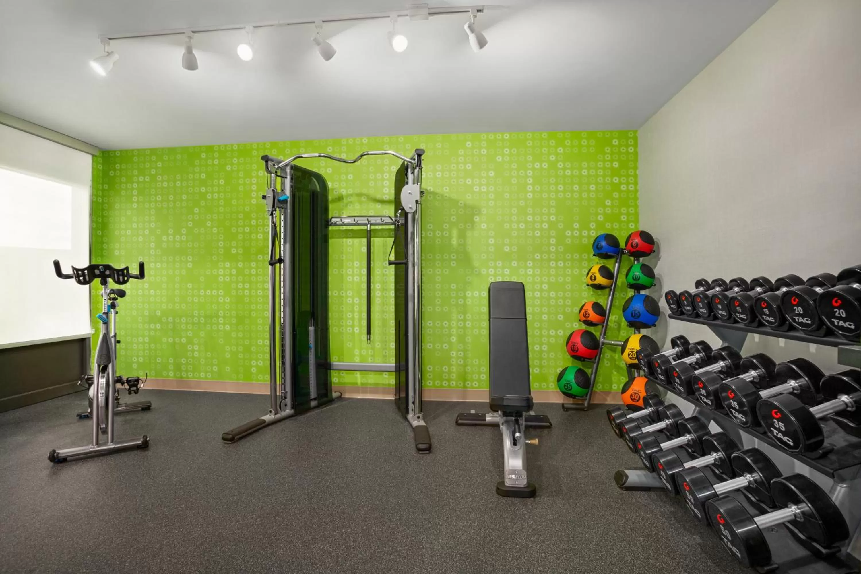Fitness centre/facilities in La Quinta Inn & Suites by Wyndham Richmond-Midlothian