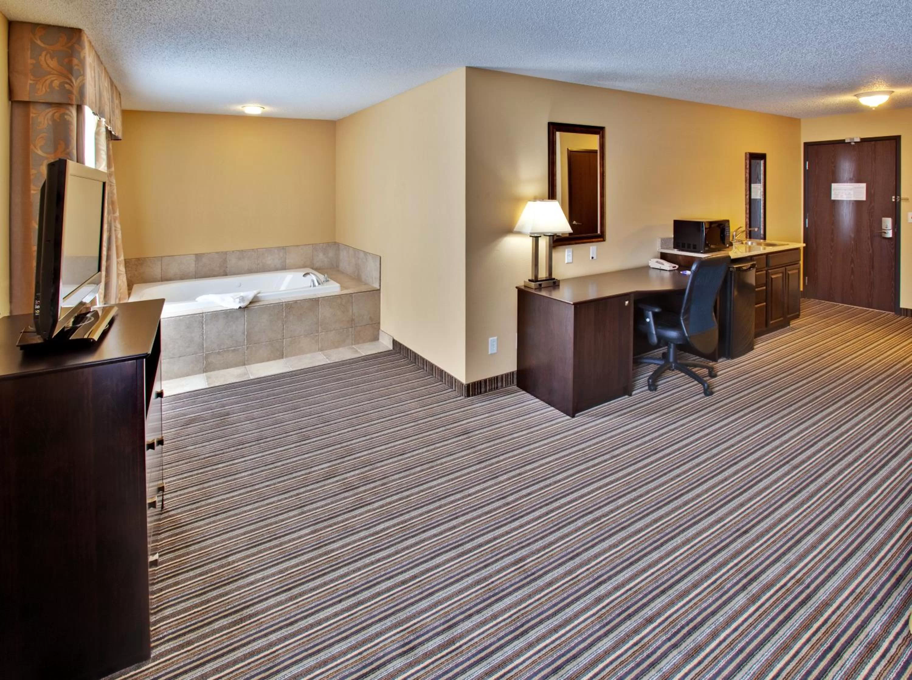 King Room with Spa Bath in Holiday Inn Express Hotel & Suites Council Bluffs - Convention Center Area, an IHG Hotel