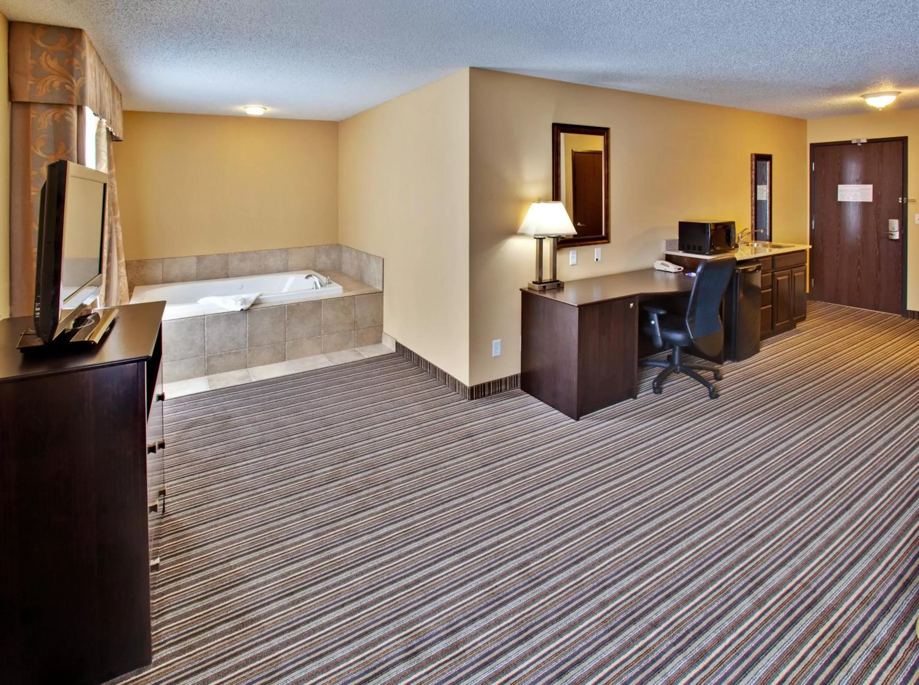 Bedroom in Holiday Inn Express Hotel & Suites Council Bluffs - Convention Center Area, an IHG Hotel