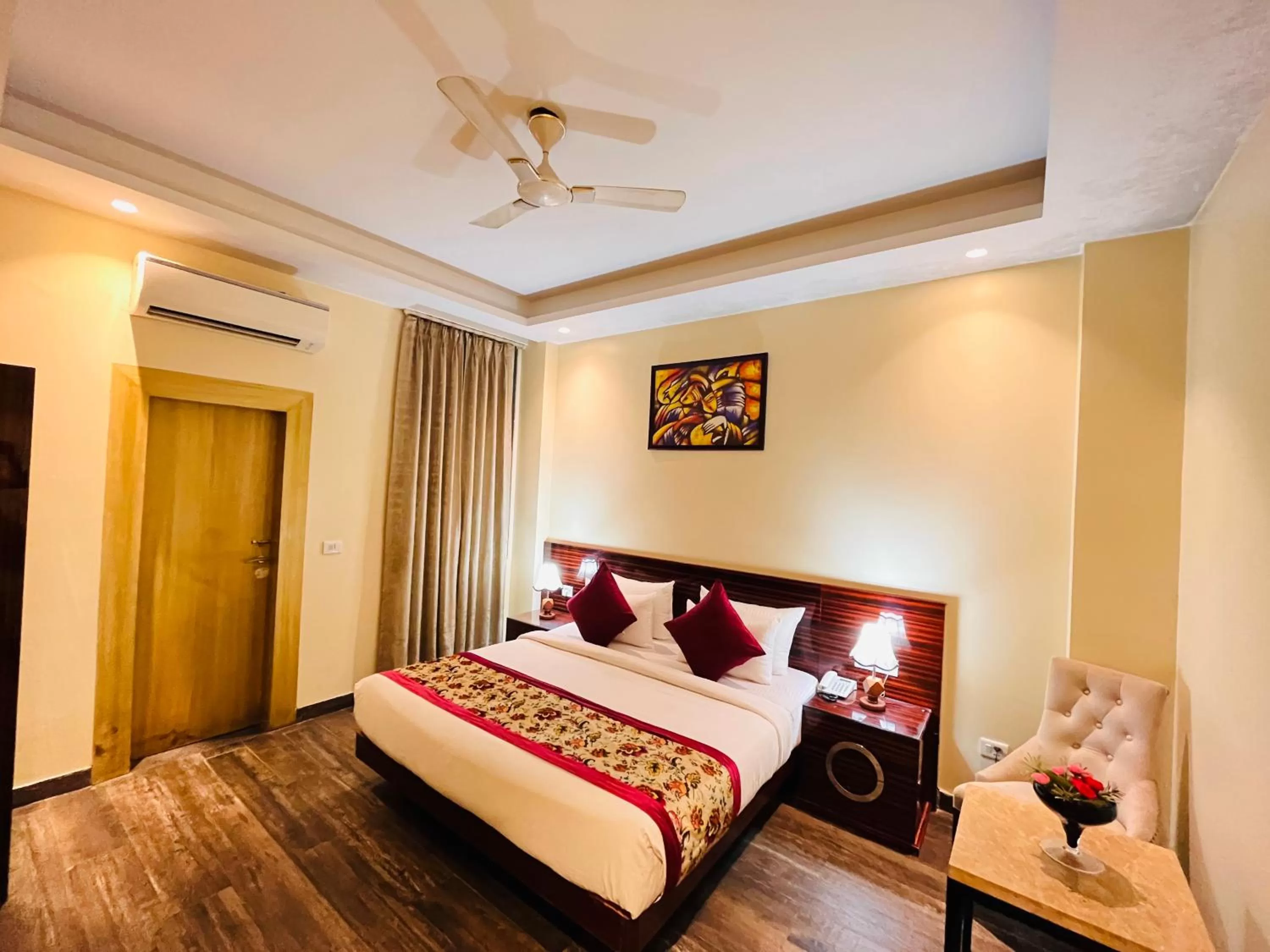 Bed in Hotel Banz near Delhi Airport