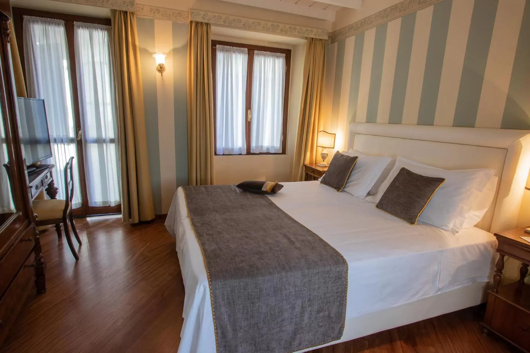 Photo of the whole room, Bed in Albergo Le Due Corti