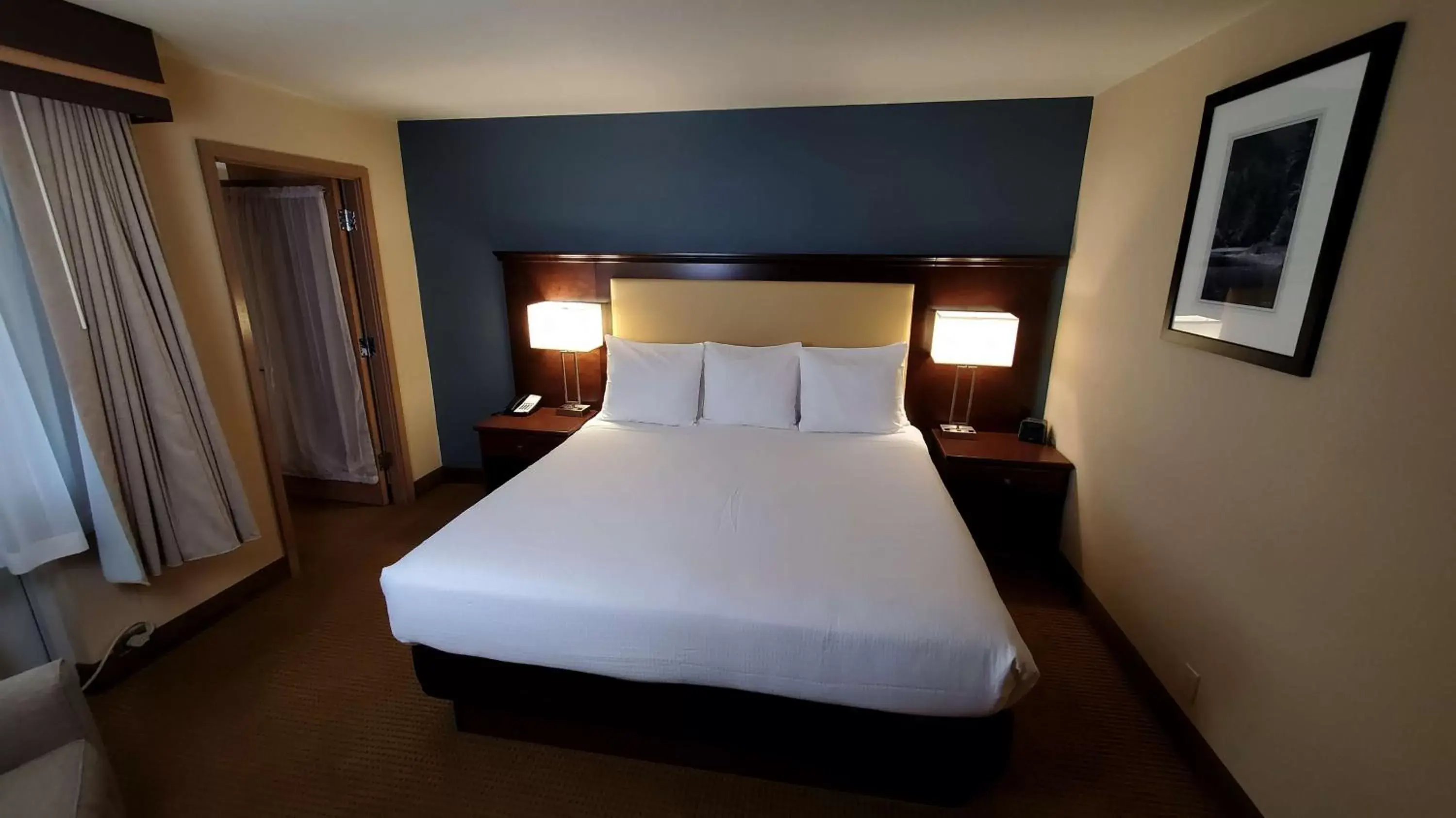 Photo of the whole room, Bed in Best Western Plus Coeur d'Alene Inn