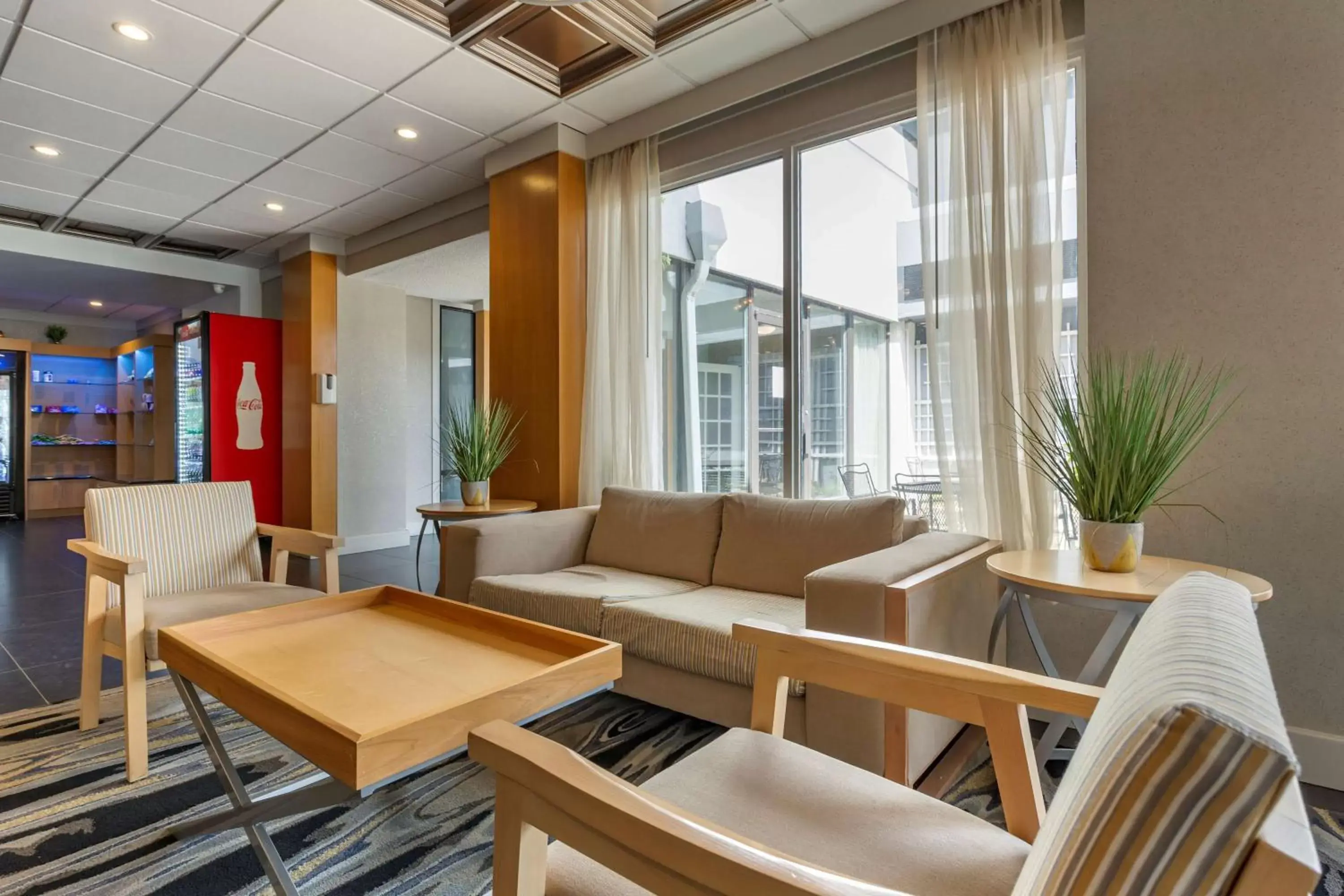 Lobby or reception, Seating Area in Best Western Plus University Inn