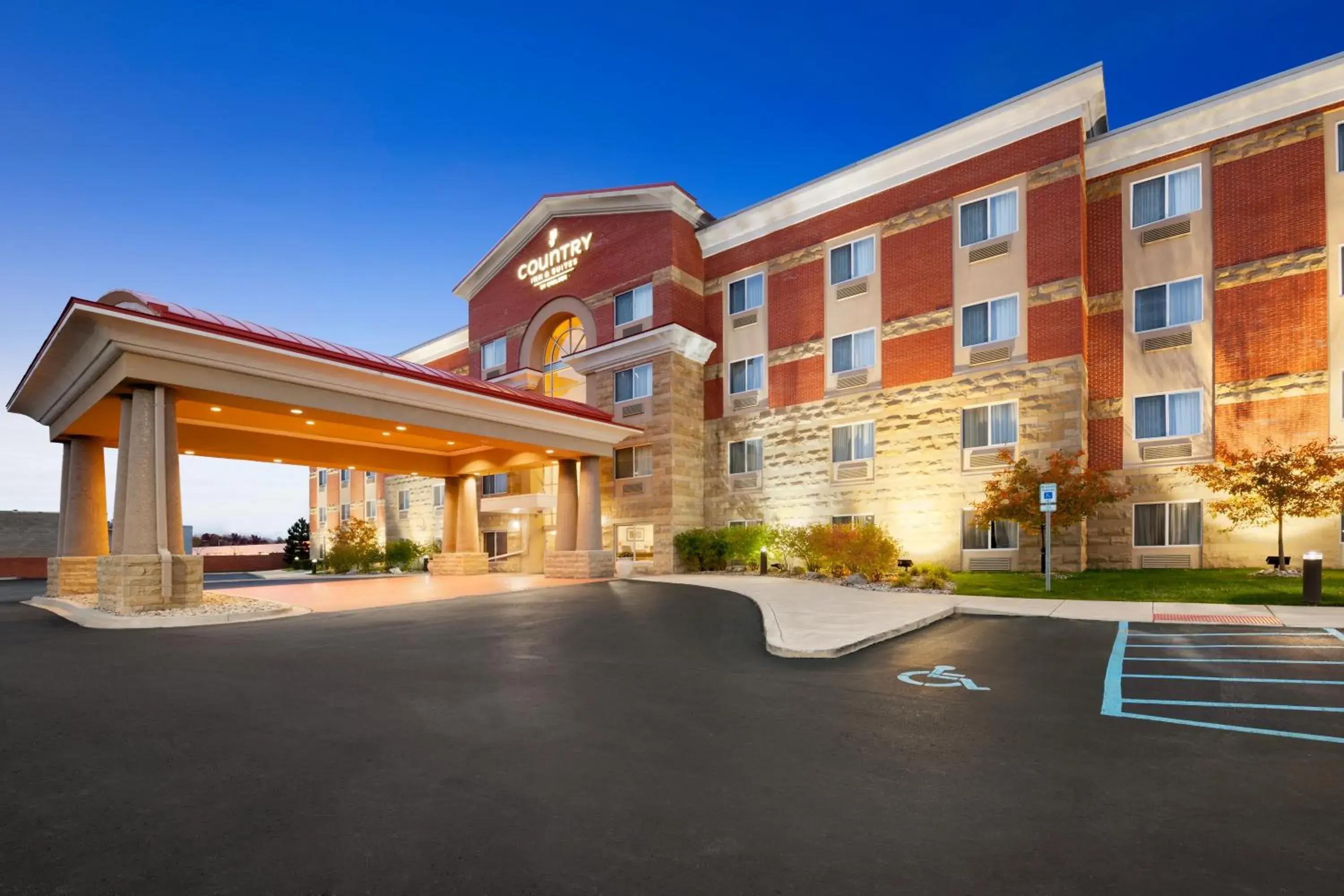 Property Building in Country Inn & Suites by Radisson, Dearborn, MI