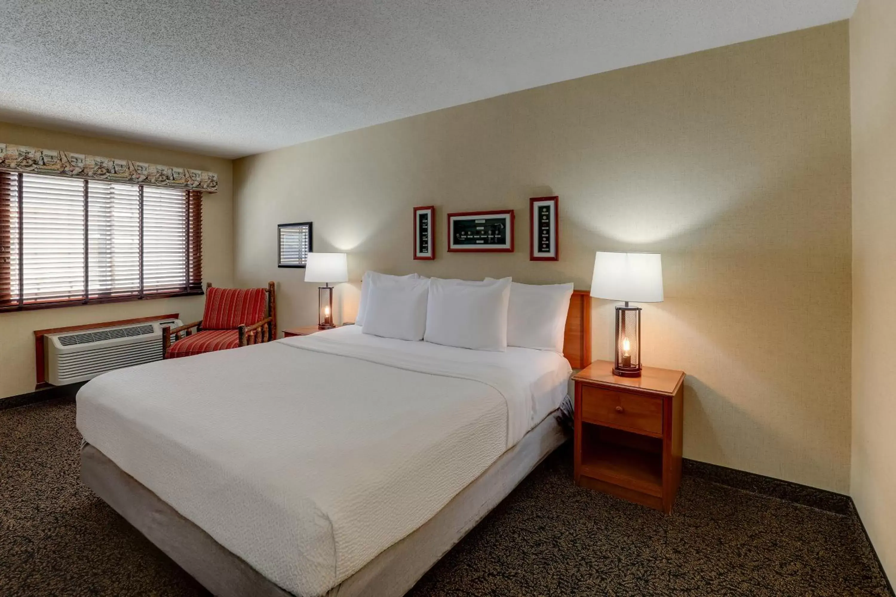 Bed in Stoney Creek lnn Galena Bed in Stoney Creek lnn Galena