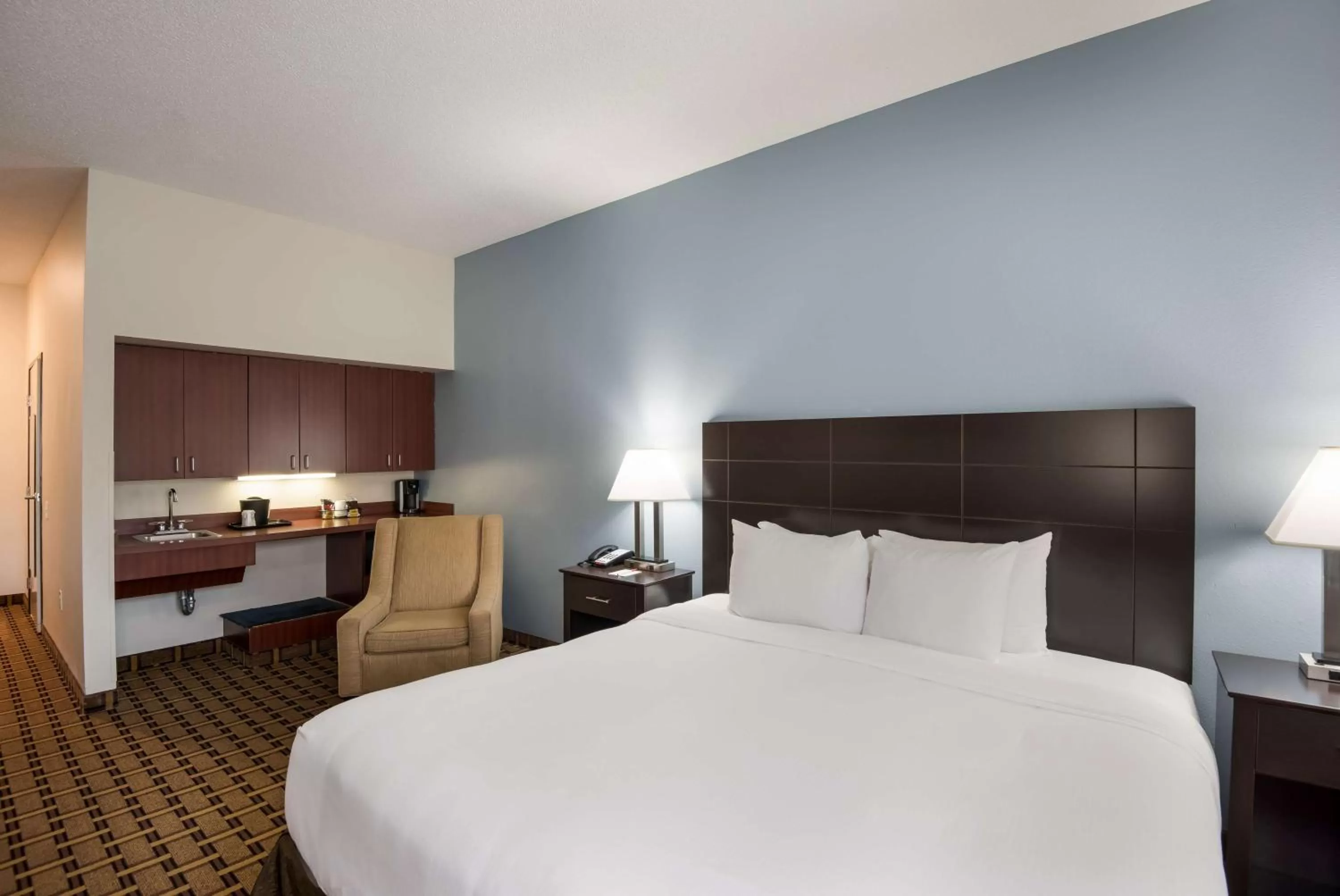 Bedroom, Bed in SureStay Plus Hotel by Best Western Coralville Iowa City