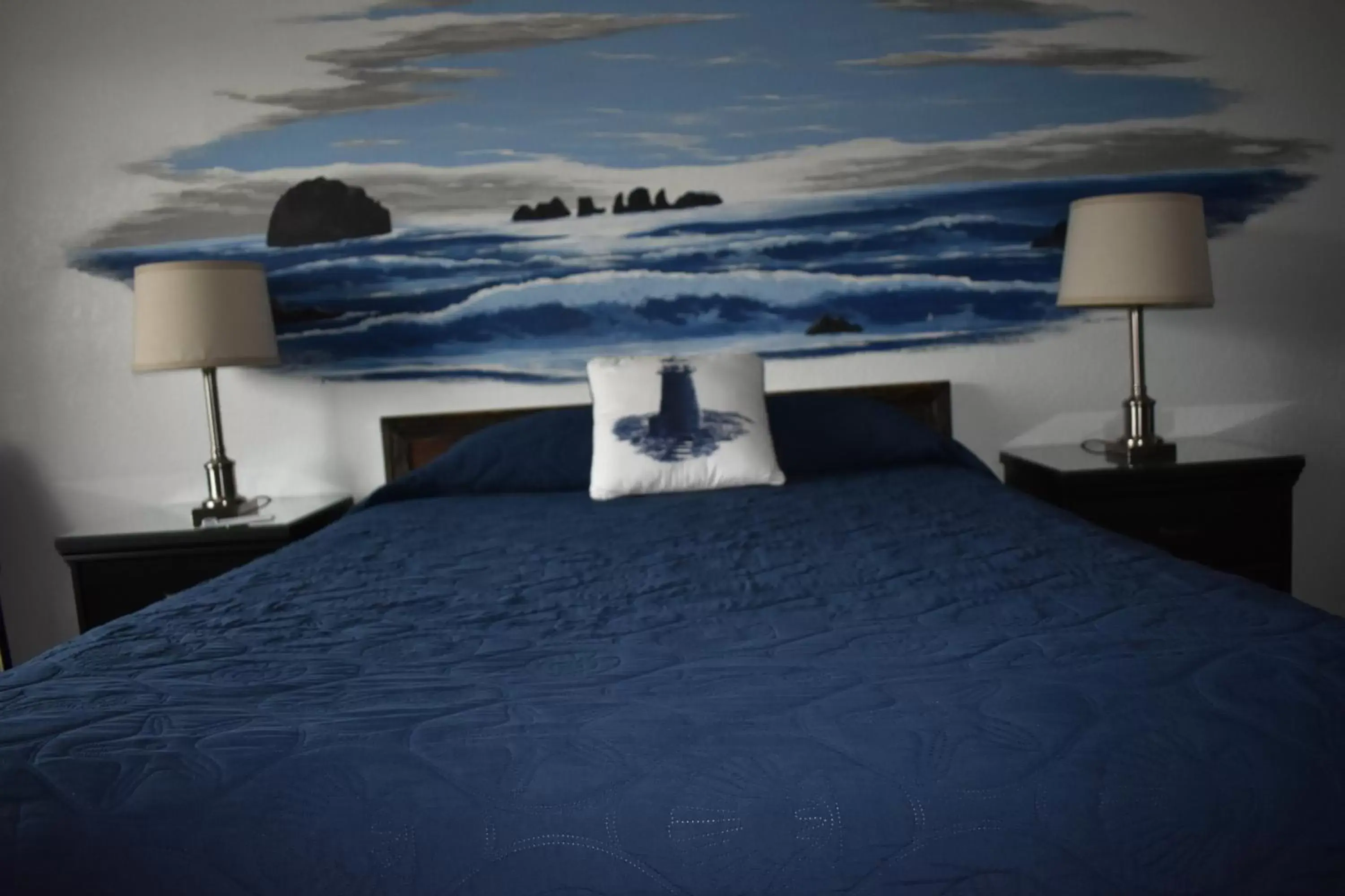 Bed in Lighthouse Cove Inn