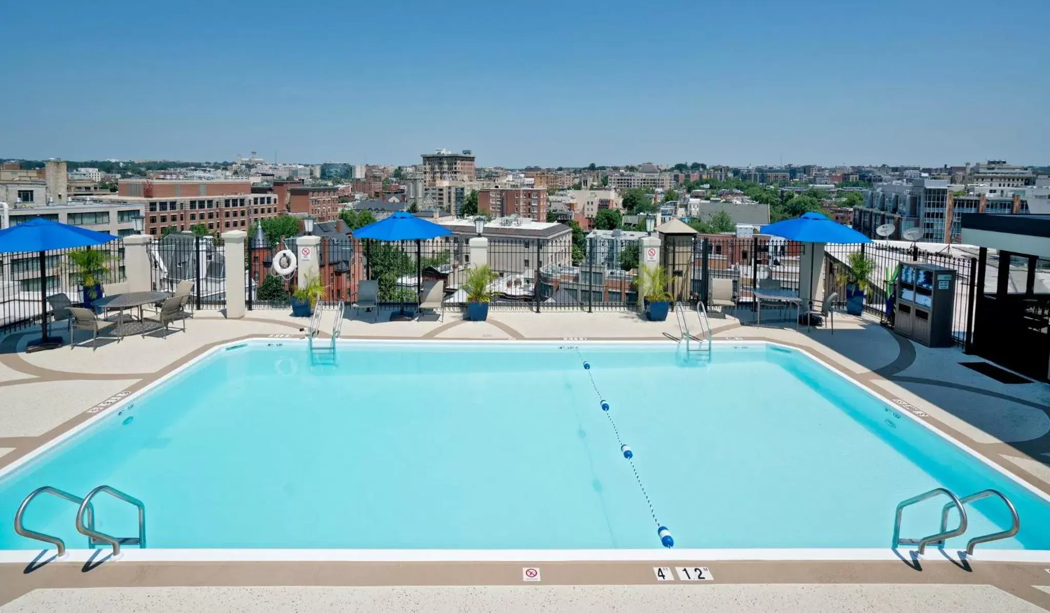Swimming Pool in Holiday Inn Washington-Central/White House, an IHG Hotel