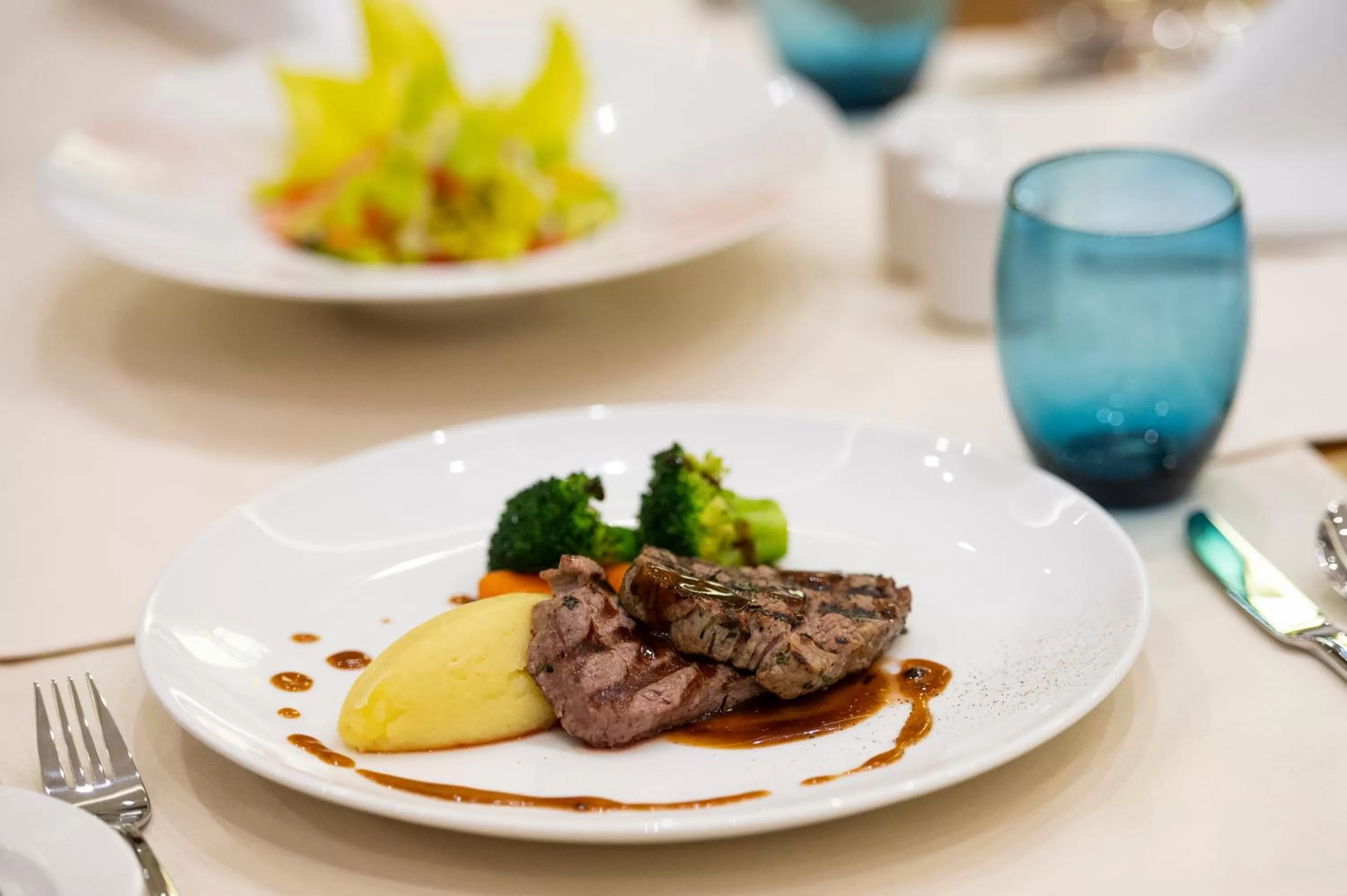 Restaurant/places to eat in Barcelo Al Jaddaf, Dubai