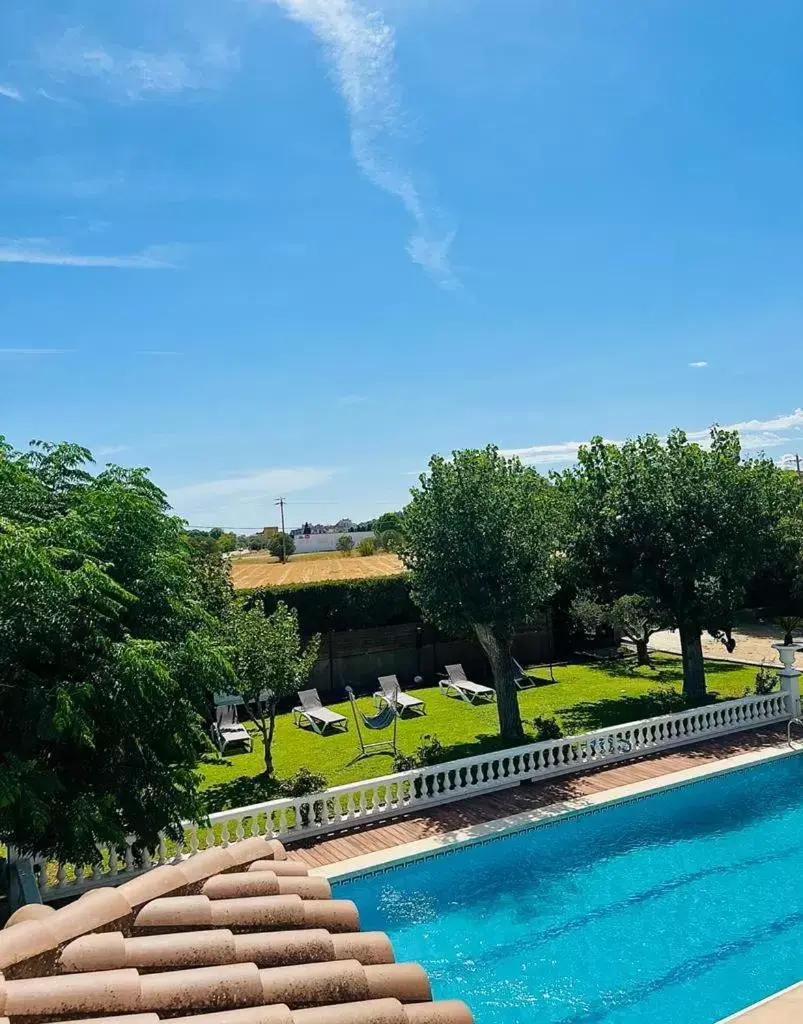 Garden, Swimming Pool in Hotel & Restaurant Figueres Parc