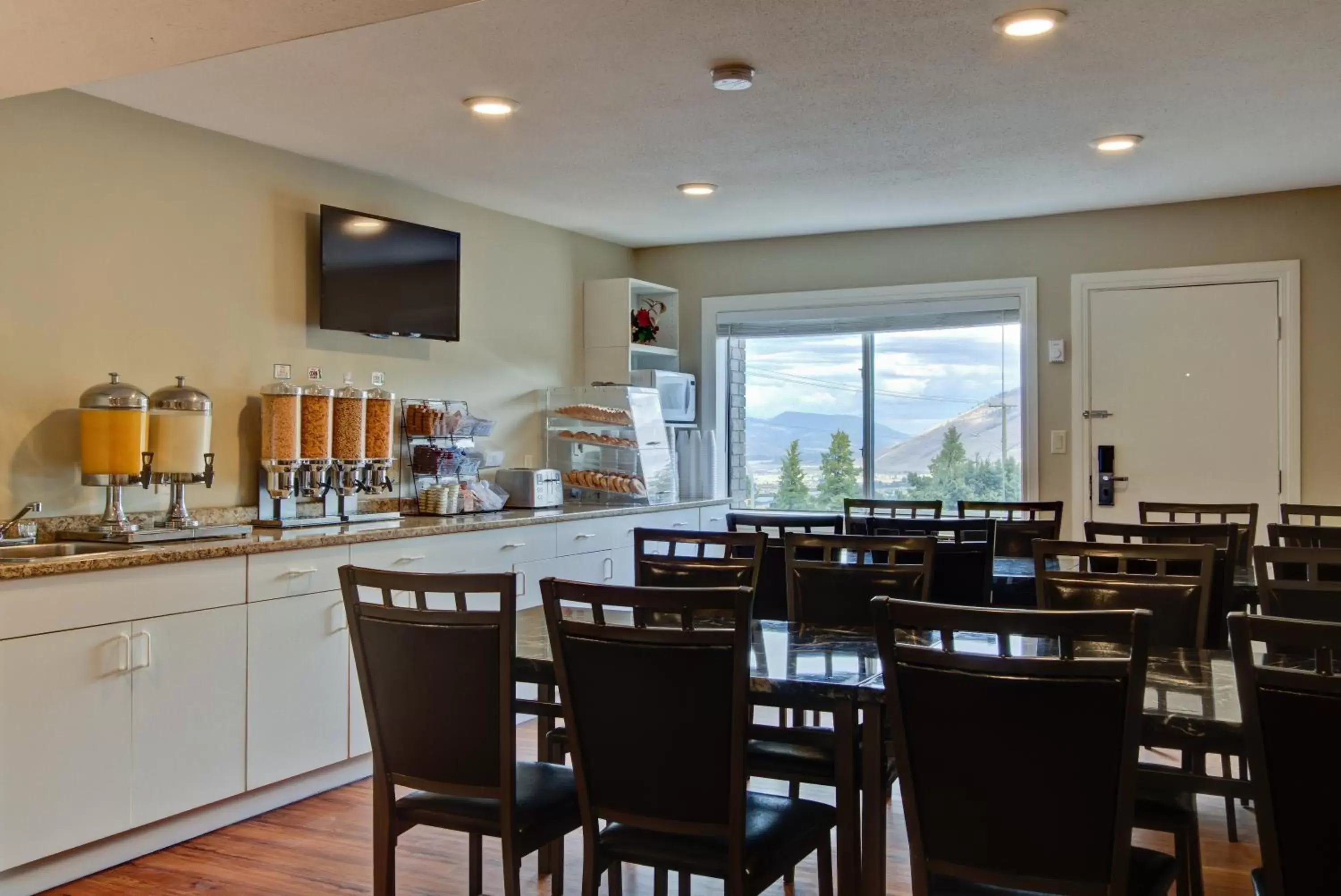 Continental breakfast, Restaurant/Places to Eat in Knights Inn Kamloops