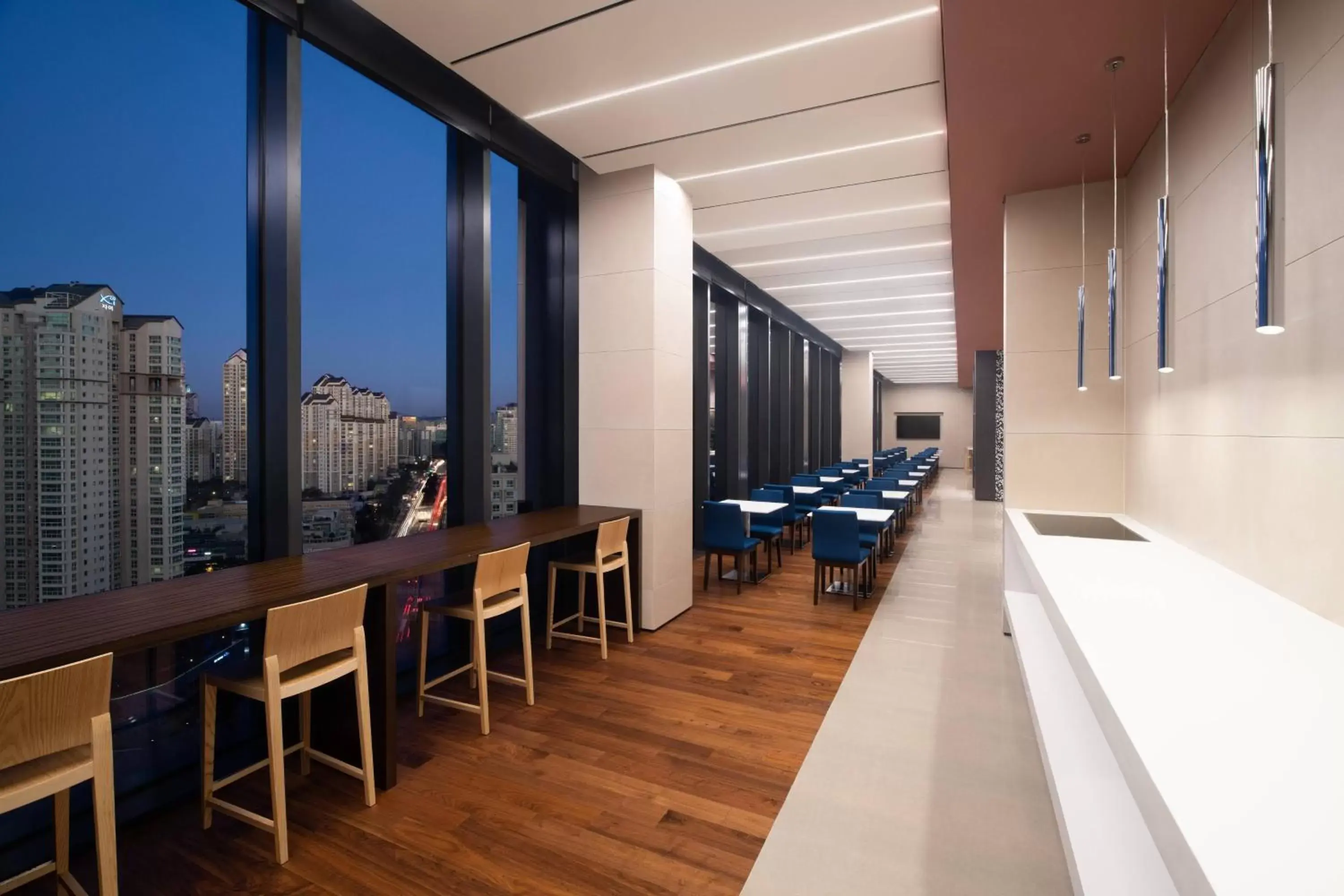 Lounge or bar, Balcony/Terrace in Courtyard by Marriott Suwon