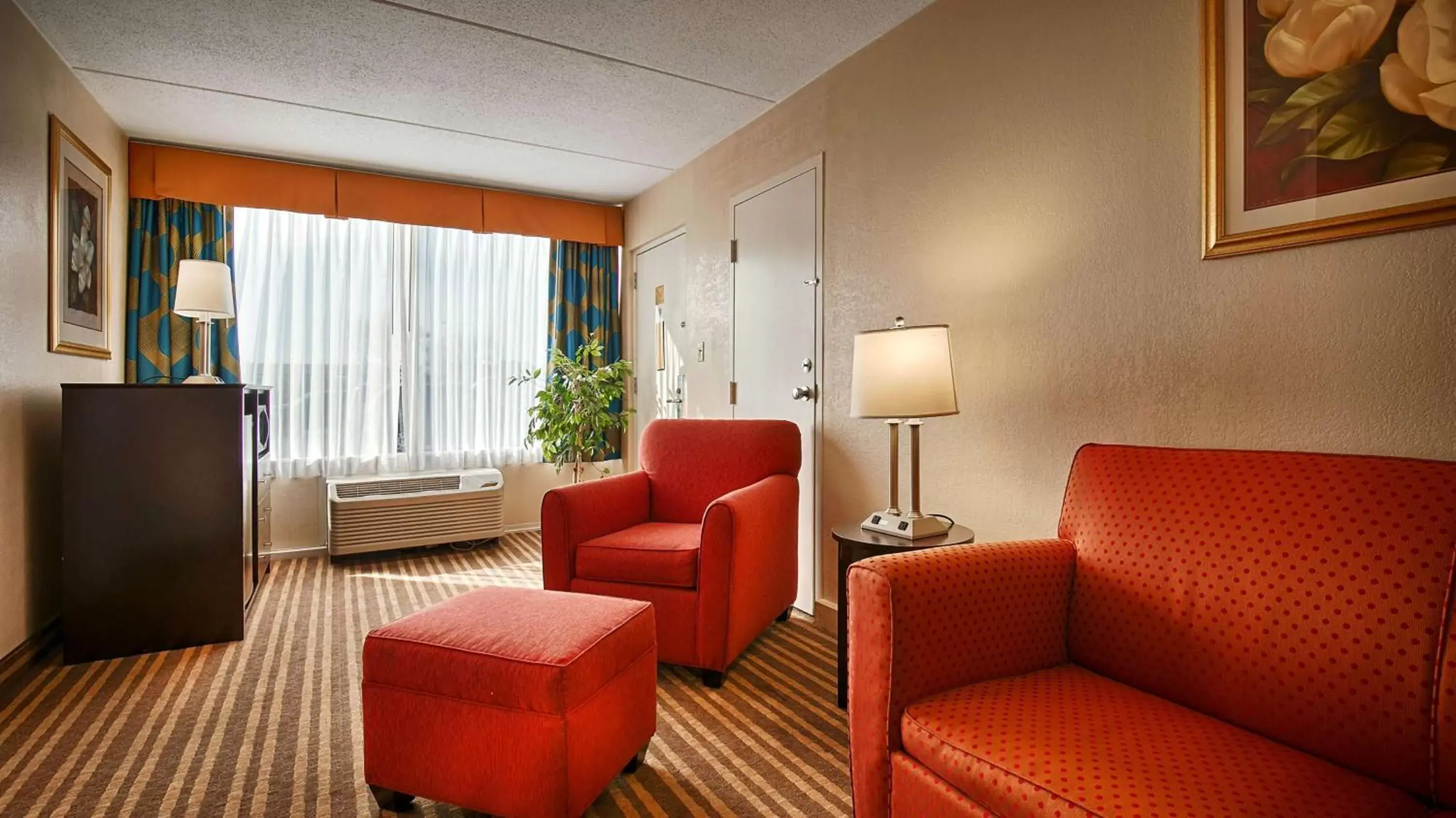 Photo of the whole room, Seating Area in Best Western Heritage Inn - Chattanooga