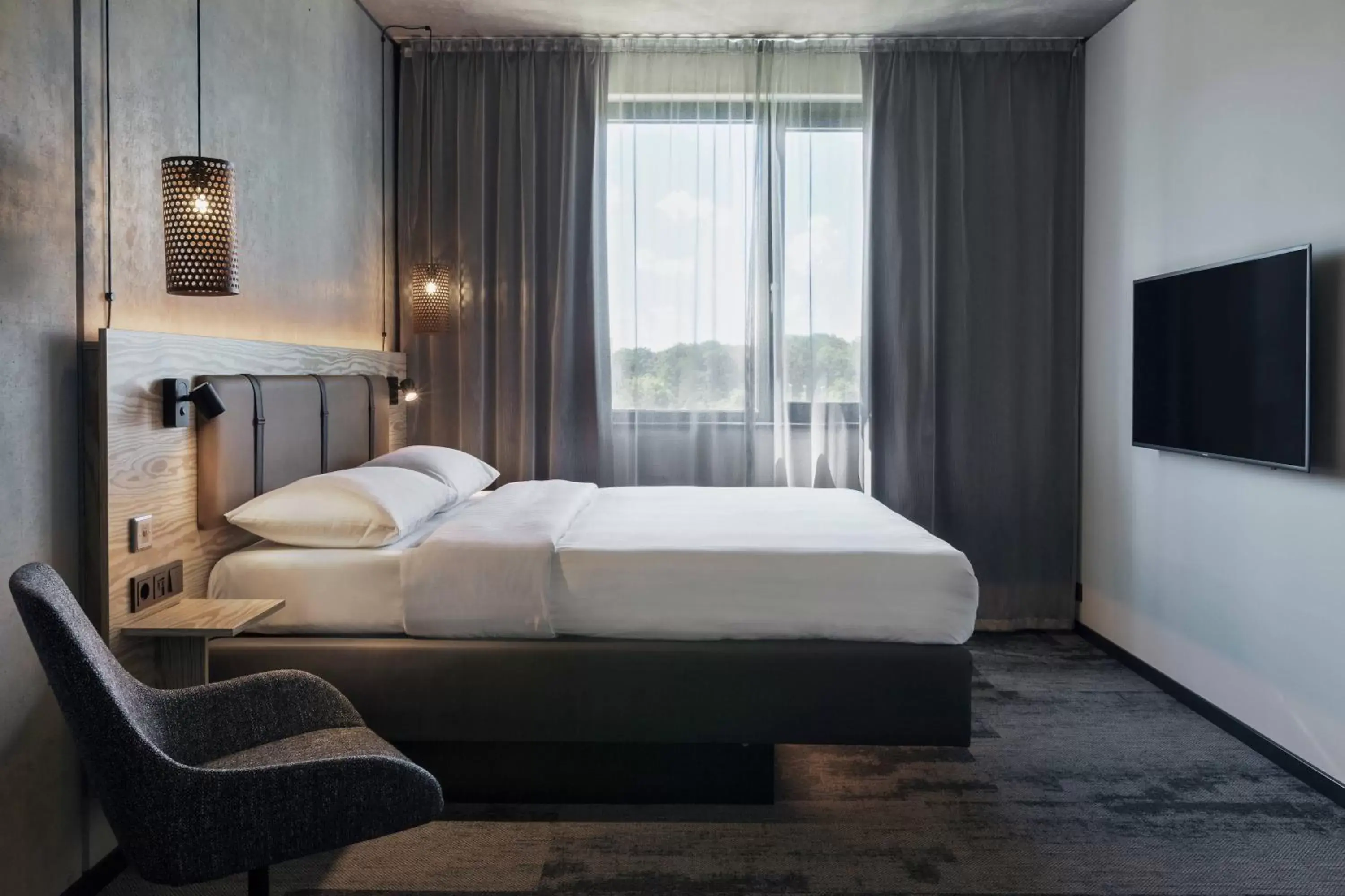 Photo of the whole room, Bed in Moxy Frankfurt Airport Kelsterbach