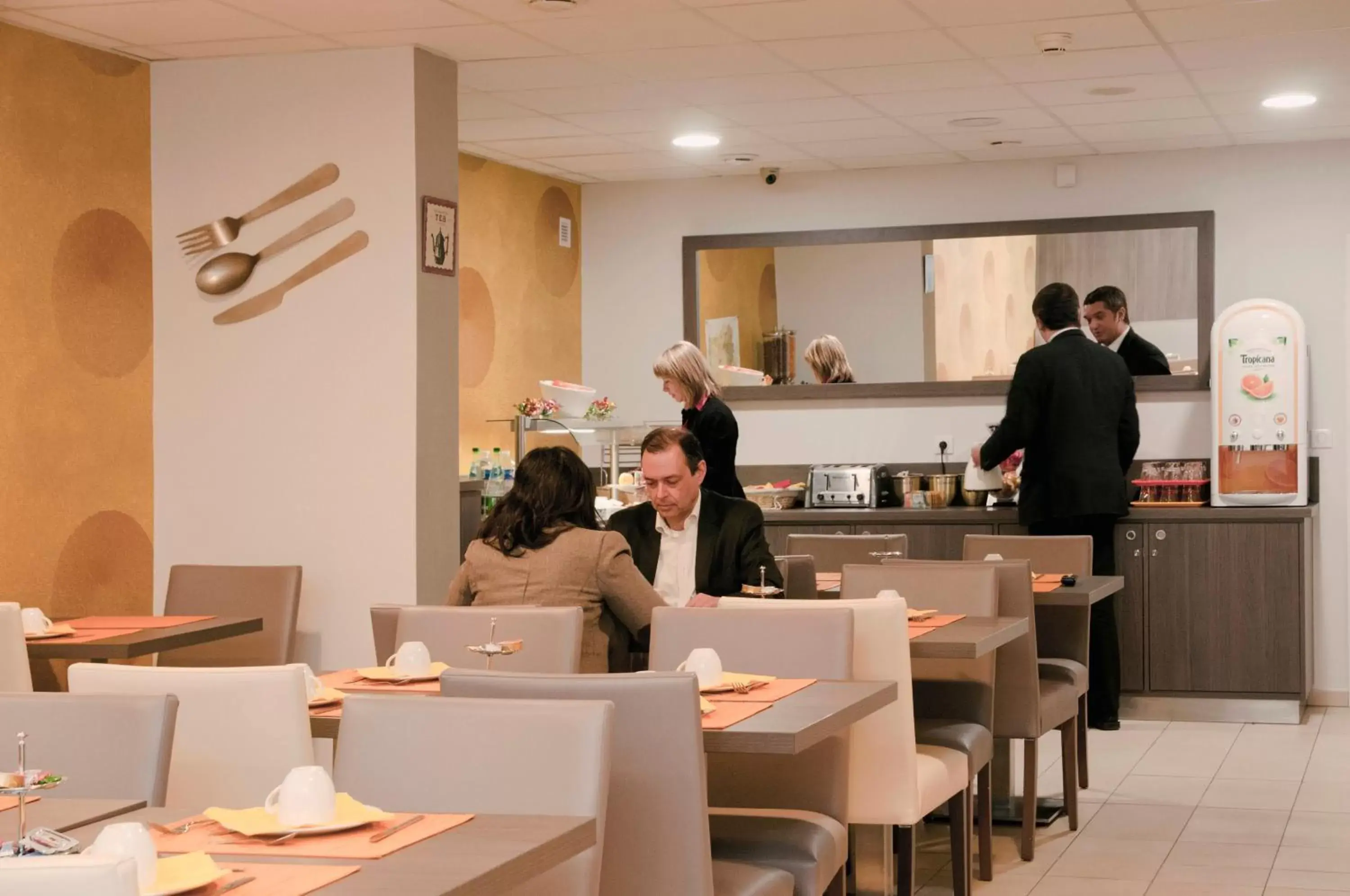 Restaurant/Places to Eat in Residhome Reims Centre