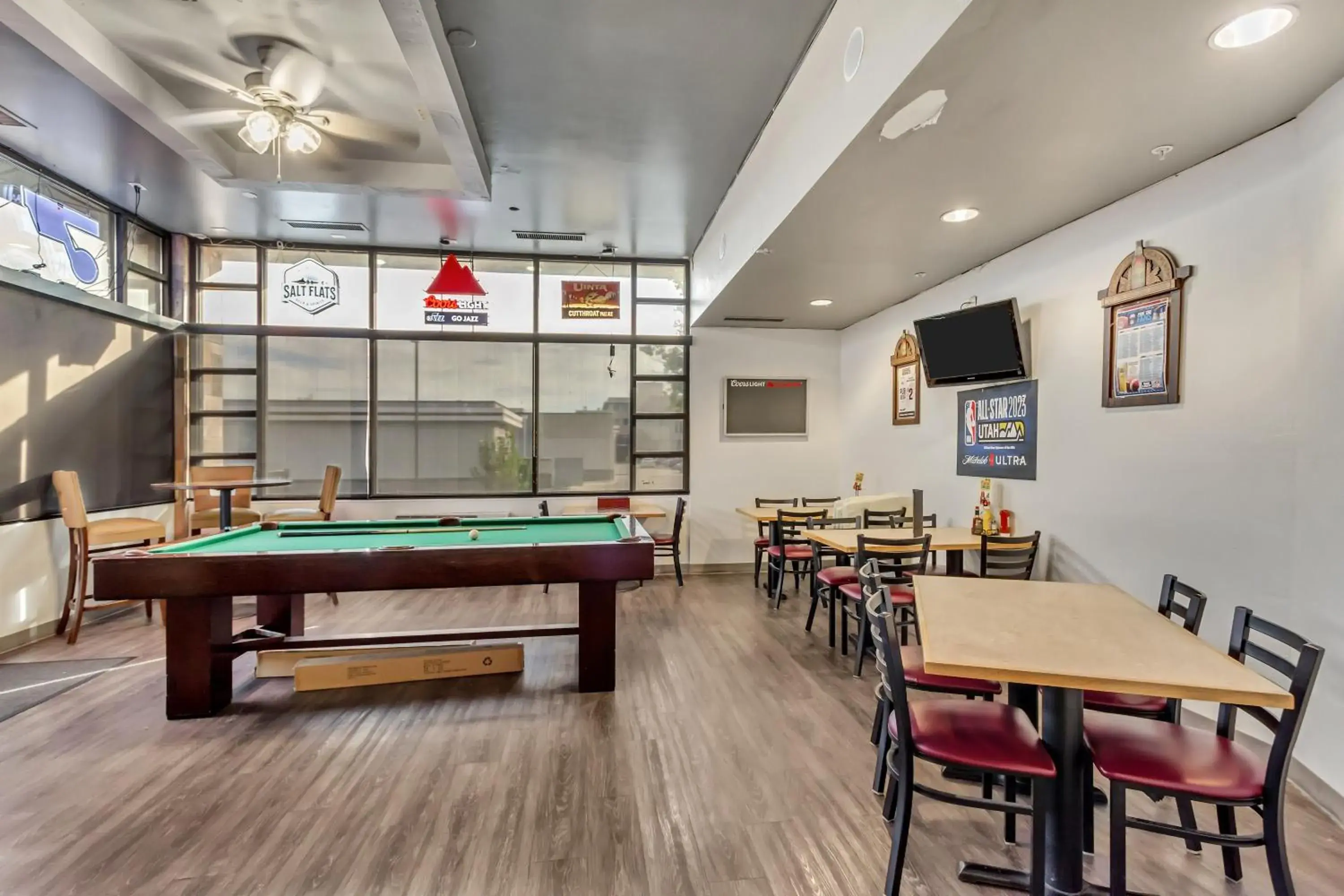 Restaurant/places to eat, Billiards in Suburban Studios Salt Lake City Airport