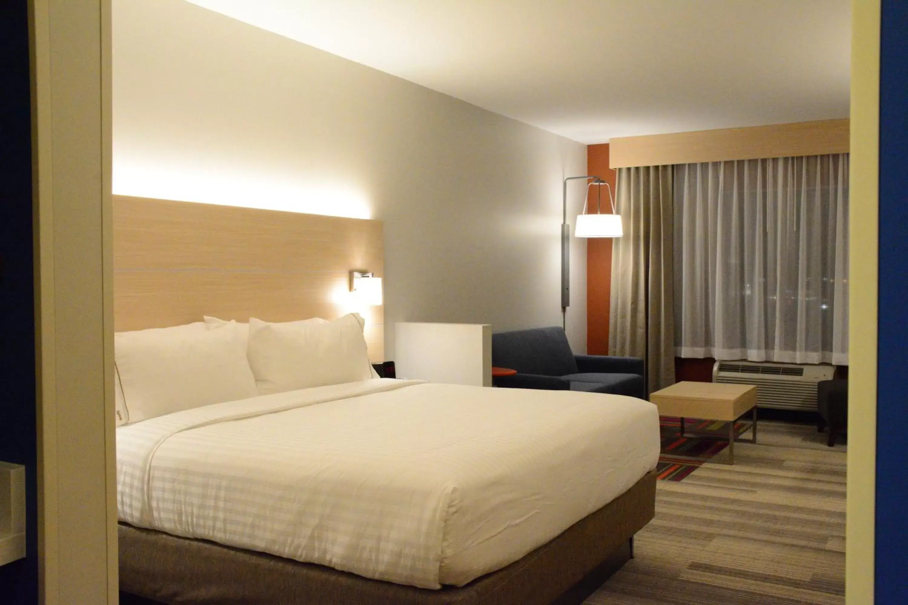 Photo of the whole room, Bed in Holiday Inn Express & Suites Lexington Park California, an IHG Hotel