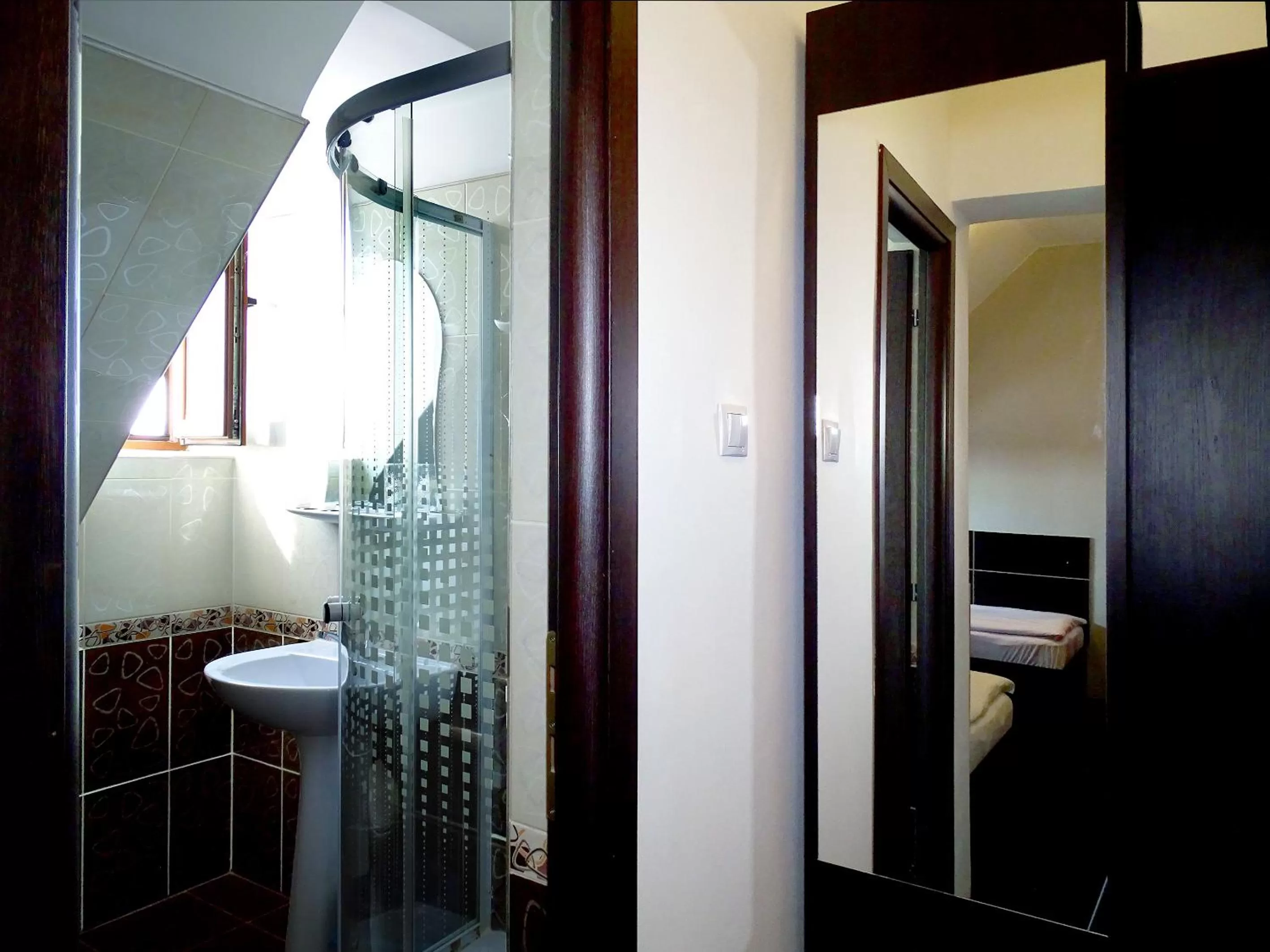 Shower, Bathroom in Prince Hotel