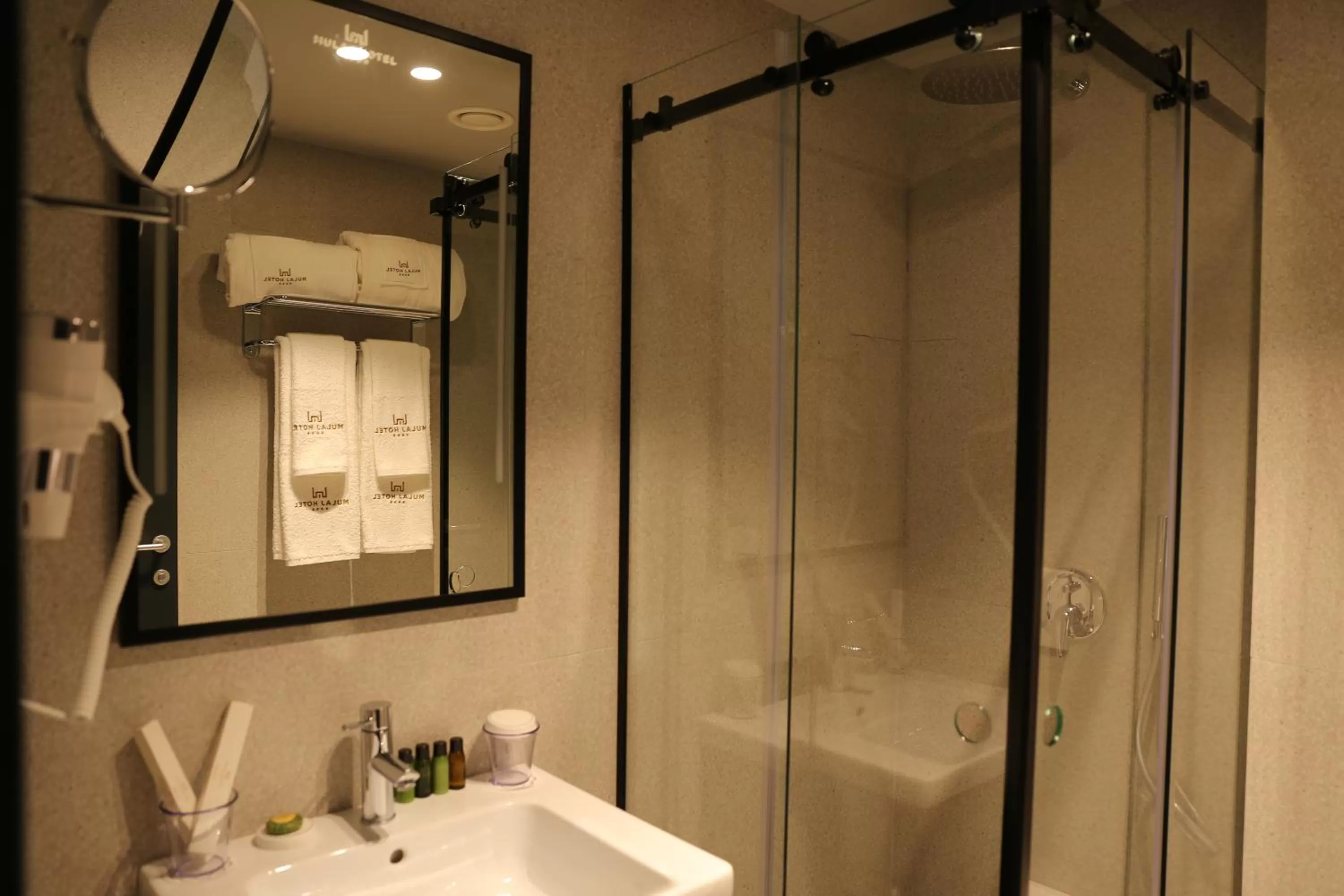 Bathroom in Mulaj Hotel