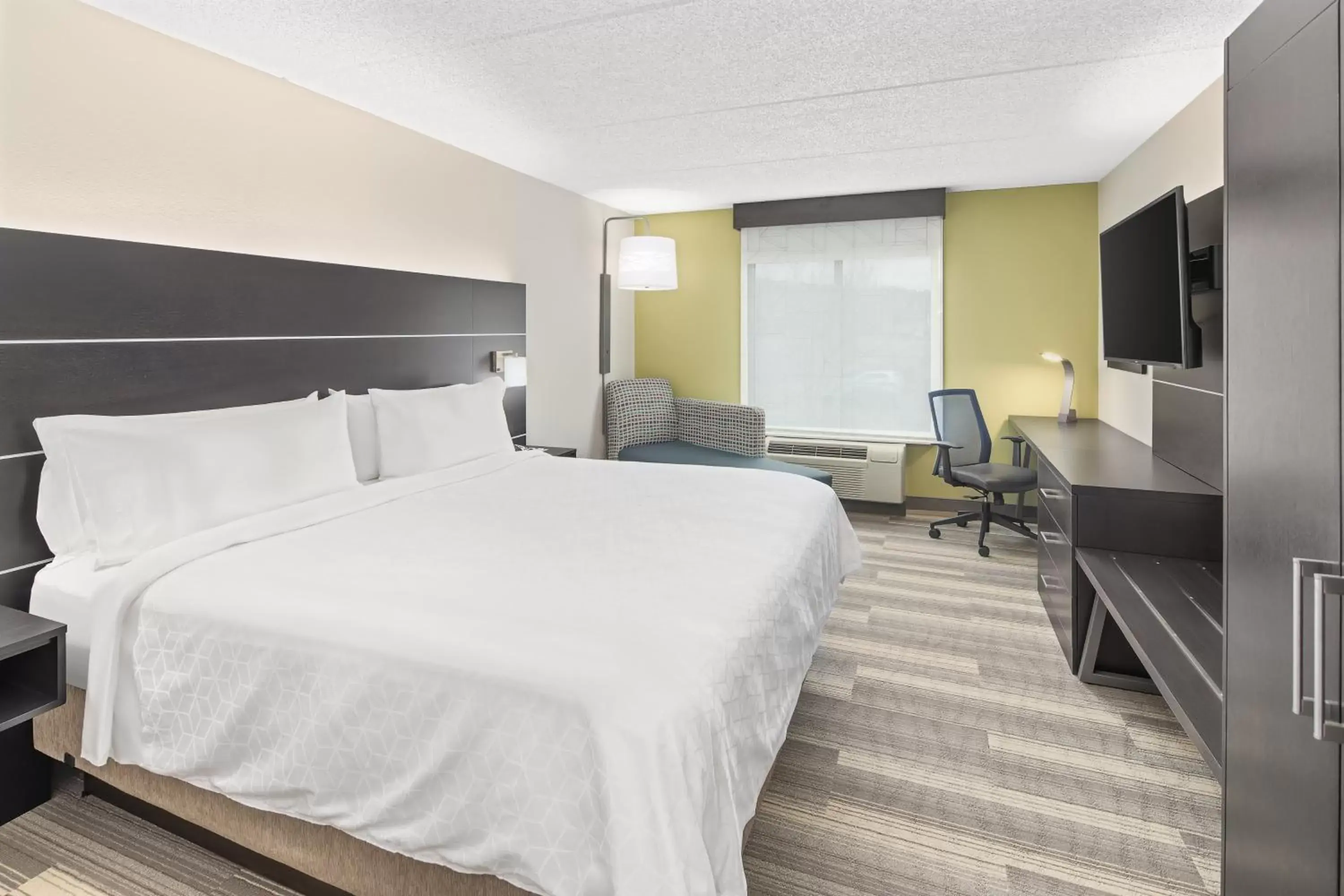 Photo of the whole room, Bed in Holiday Inn Express Hotel & Suites Greenville-I-85 & Woodruff Road, an IHG Hotel