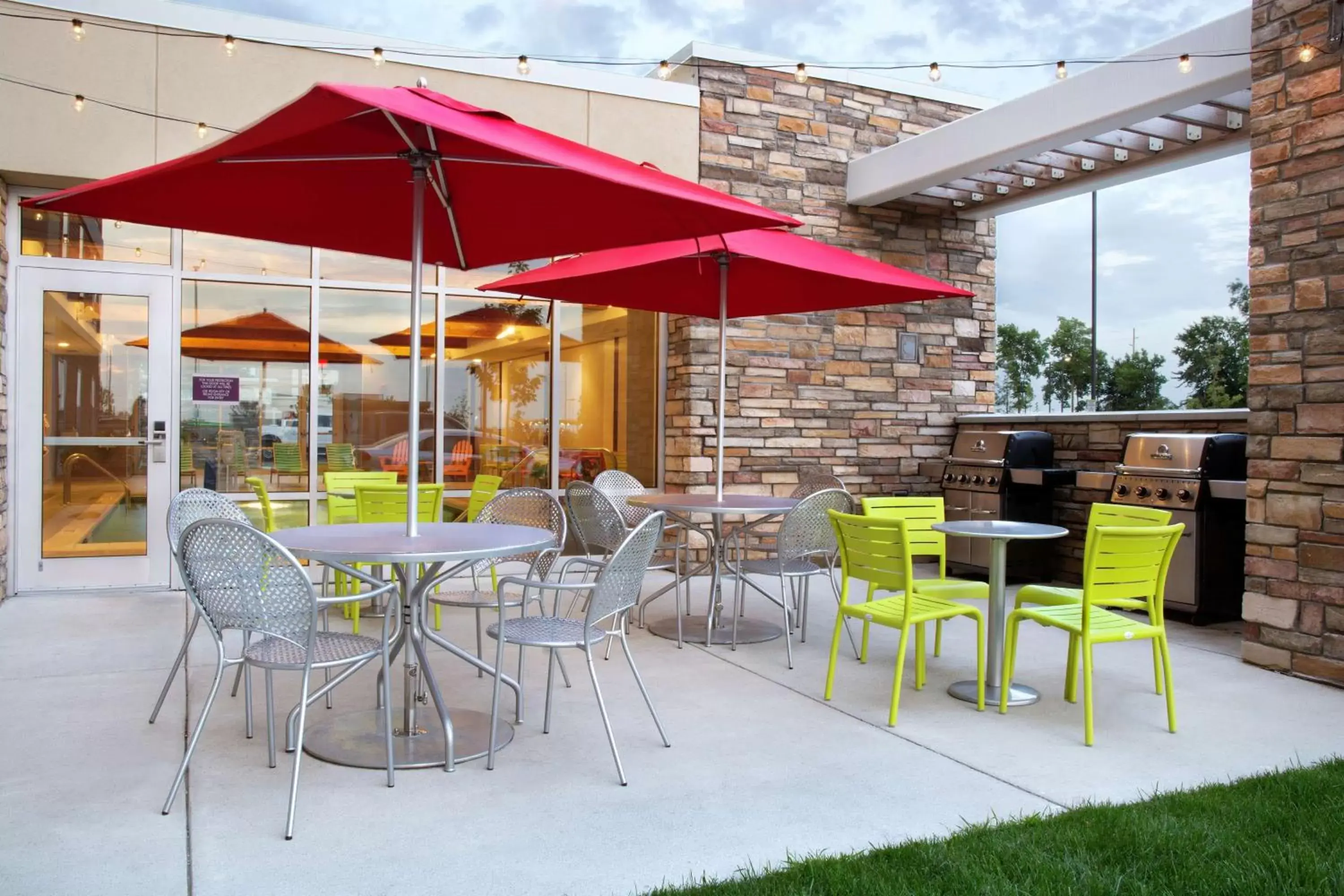 Patio, Restaurant/Places to Eat in Home2 Suites By Hilton Indianapolis Greenwood