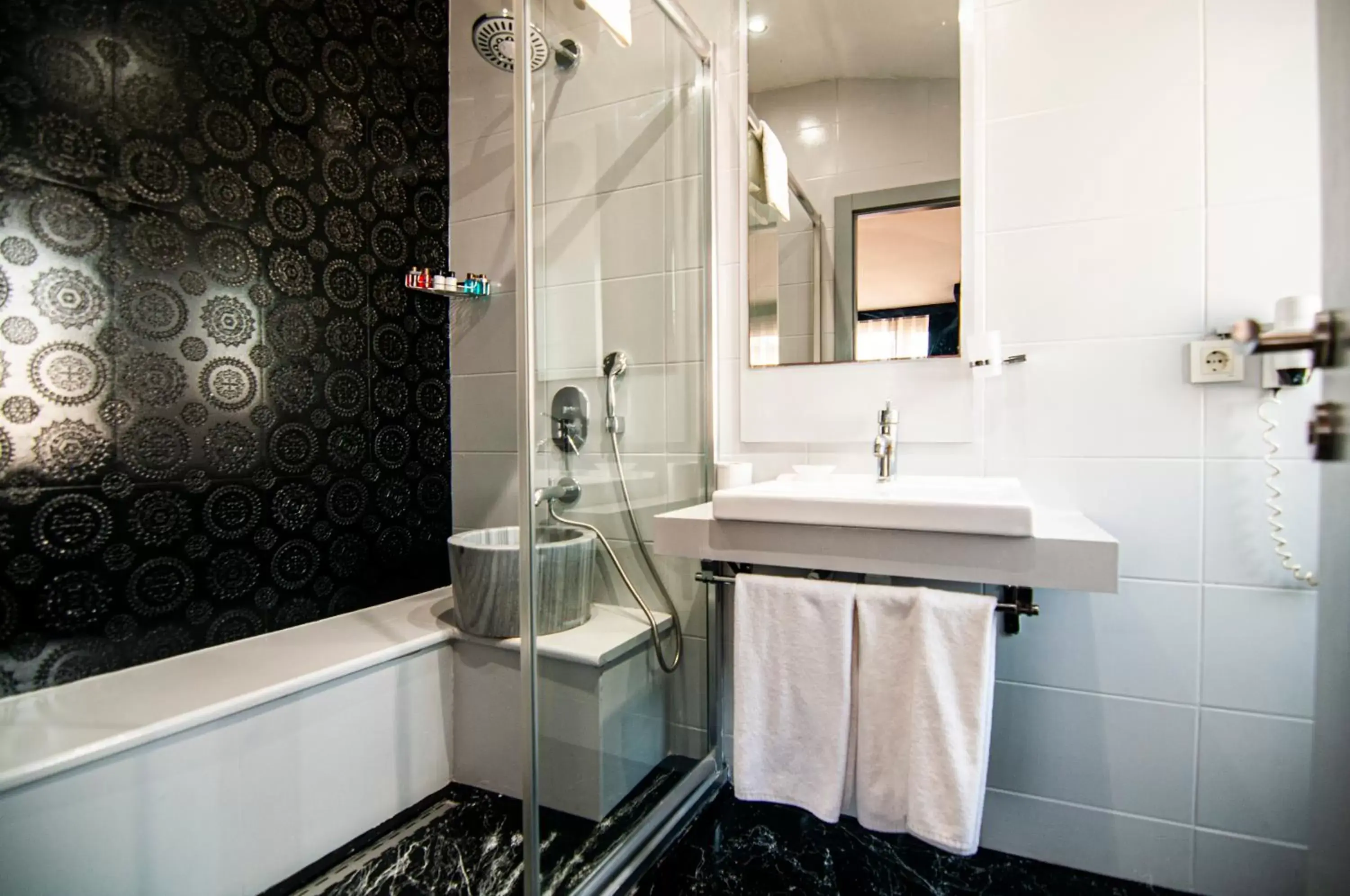 Shower, Bathroom in Lapis Inn Hotel & Spa ( Ex. Ambassador Hotel)
