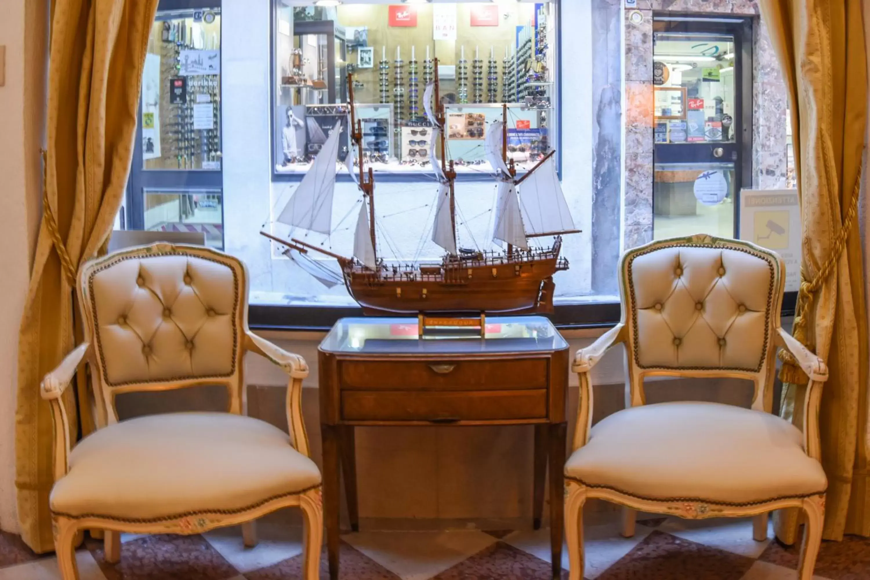 Lobby or reception in Albergo Casa Peron Lobby or reception in Albergo Casa Peron