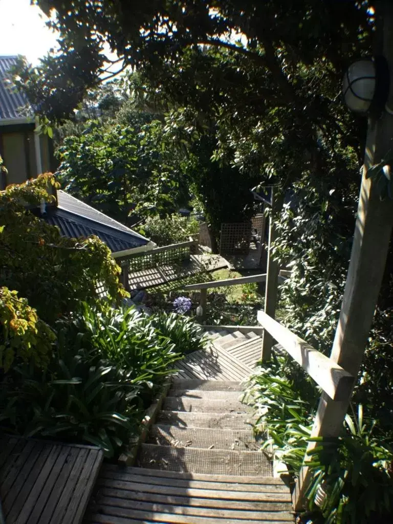 Garden in Grafton Cottage & Chalets