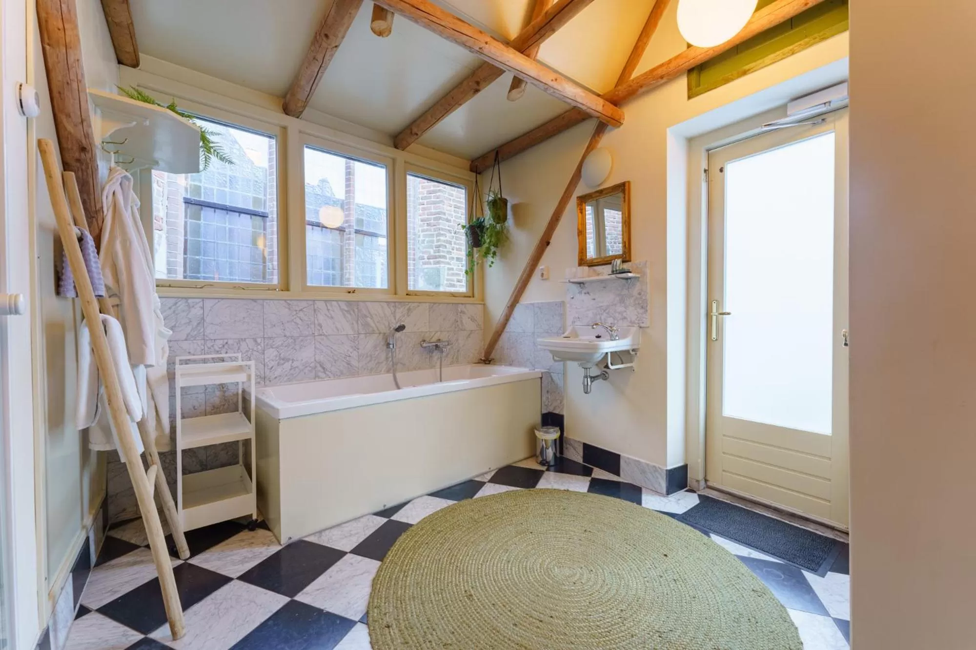 Bathroom in De Stadsboerderij