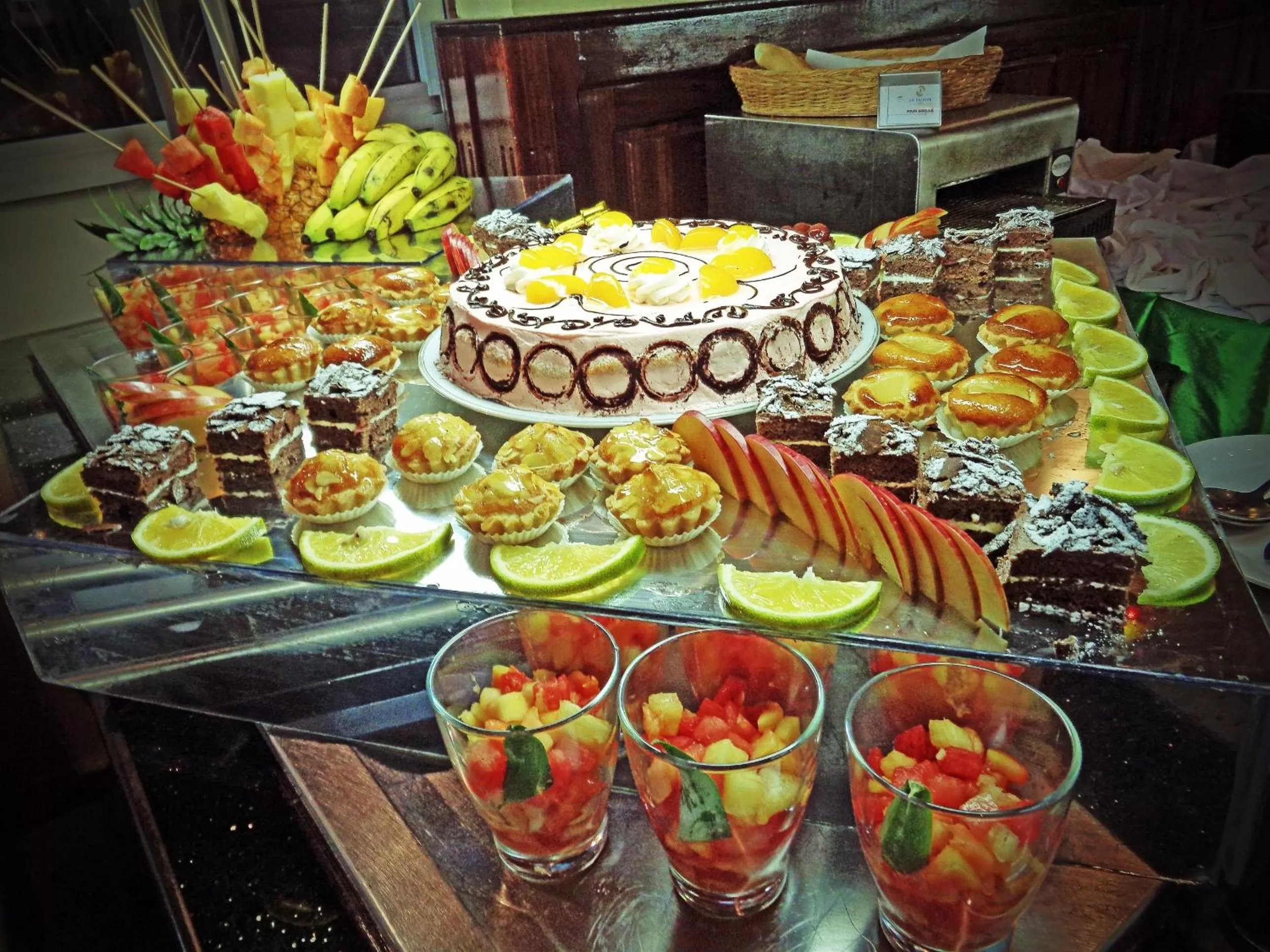 Meals in Hotel Résidence La Falaise