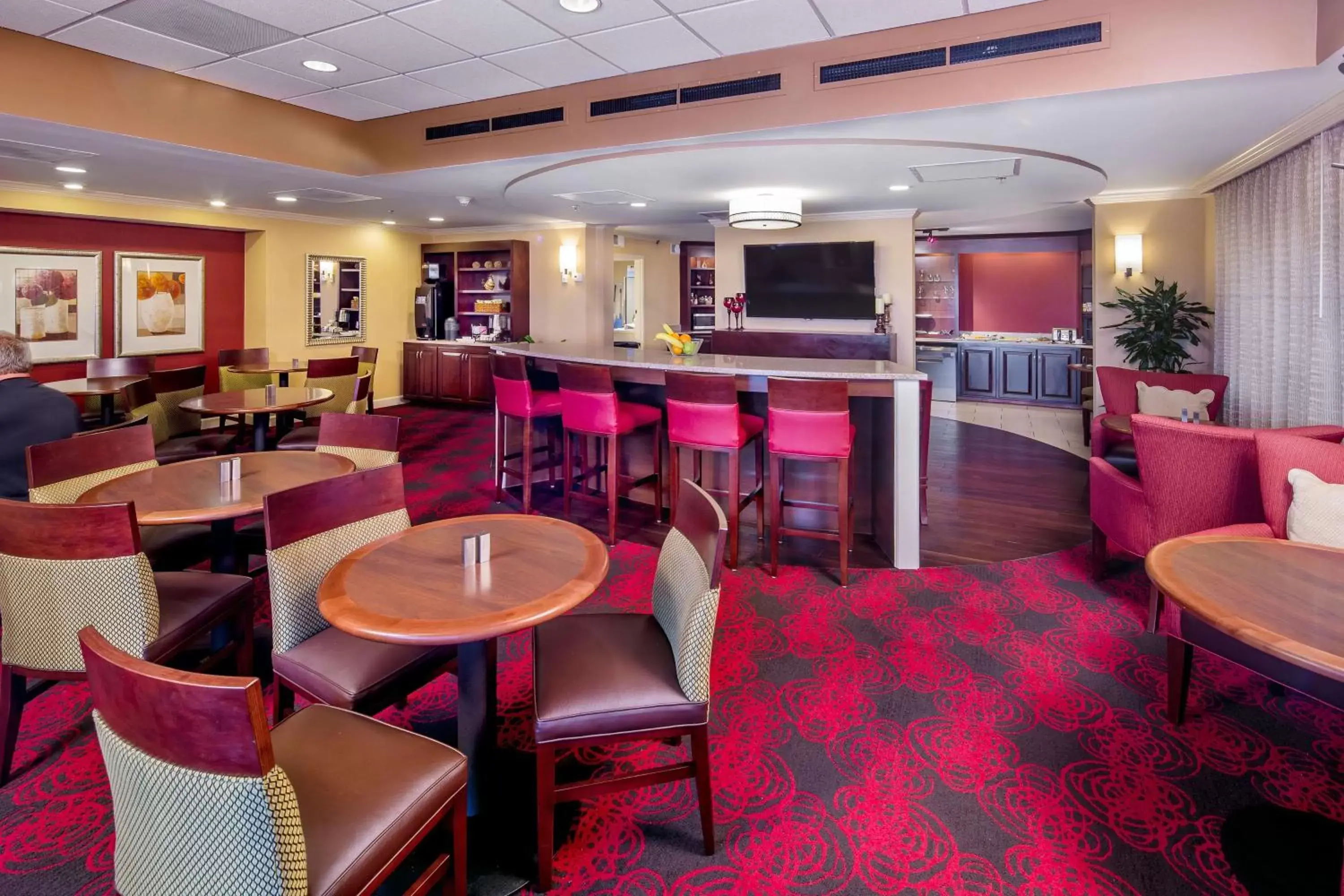 Lounge or bar, Restaurant/Places to Eat in DoubleTree by Hilton Hotel Columbia