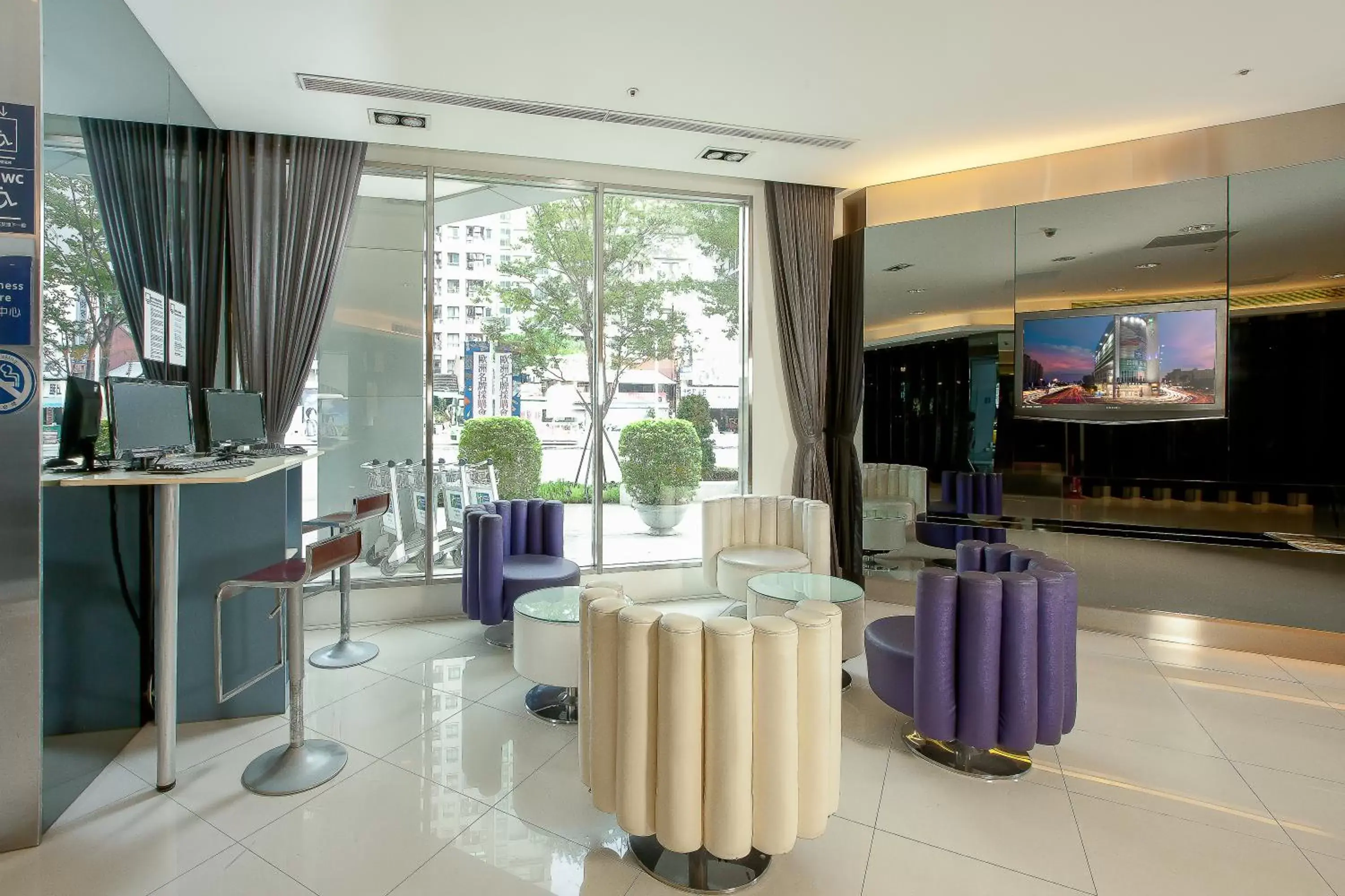 Business facilities, Lobby/Reception in Holiday Inn Express Taichung Park, an IHG Hotel