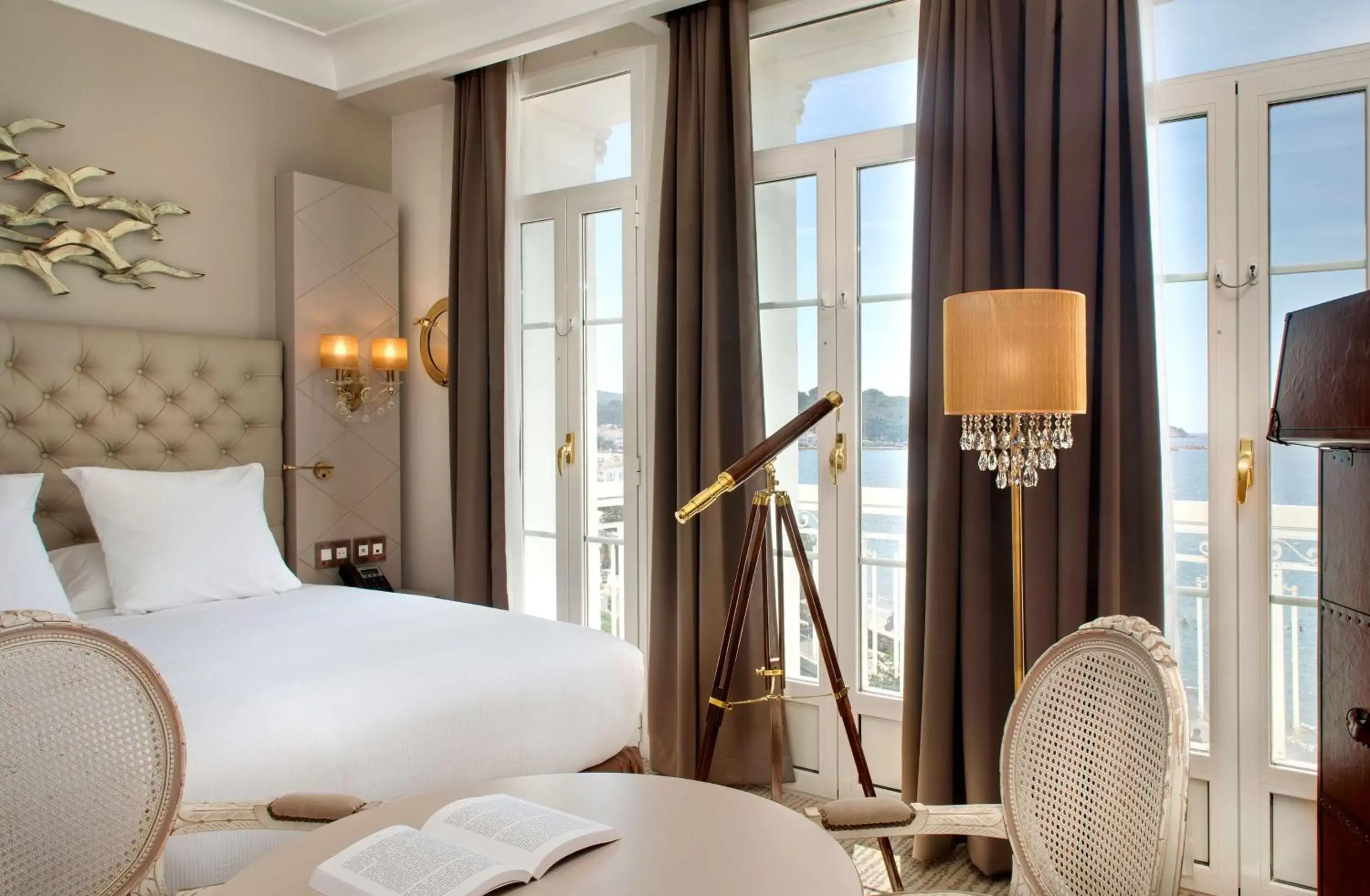 Bedroom in Grand Hotel Des Sablettes Plage, Curio Collection By Hilton